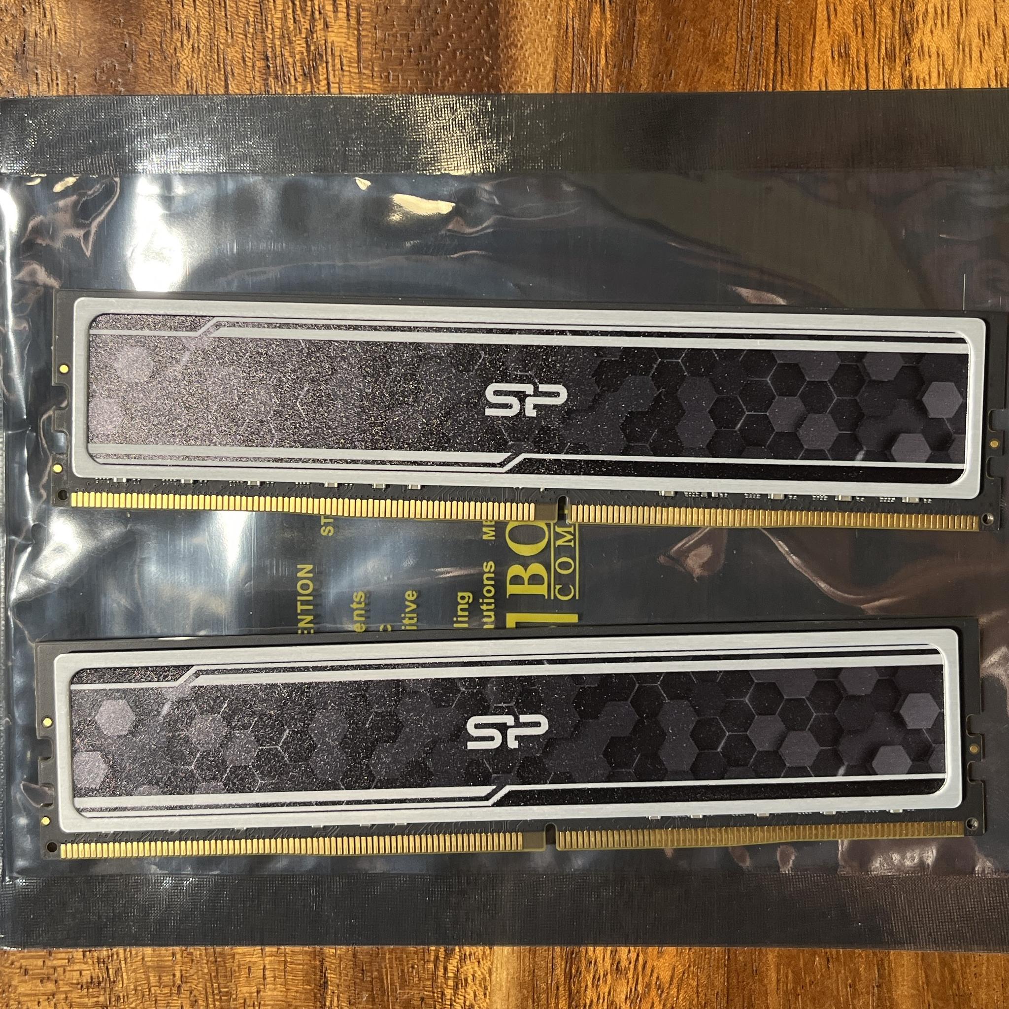 Silicon Power 32GB (2x16GB) DDR4-3200 CL16 DIMM 288-Pin