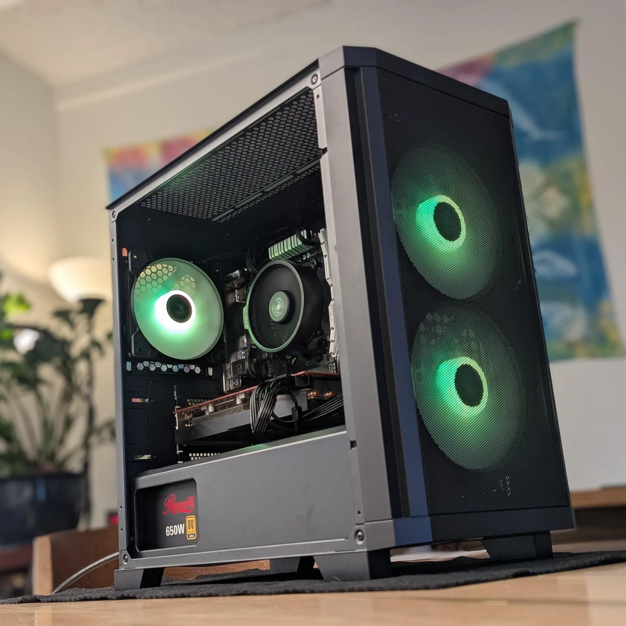 Hydra – 5700 XT / Ryzen 5 5500 – 16GB RAM, 1TB NVMe, 650W Gold – MicroATX Gaming PC