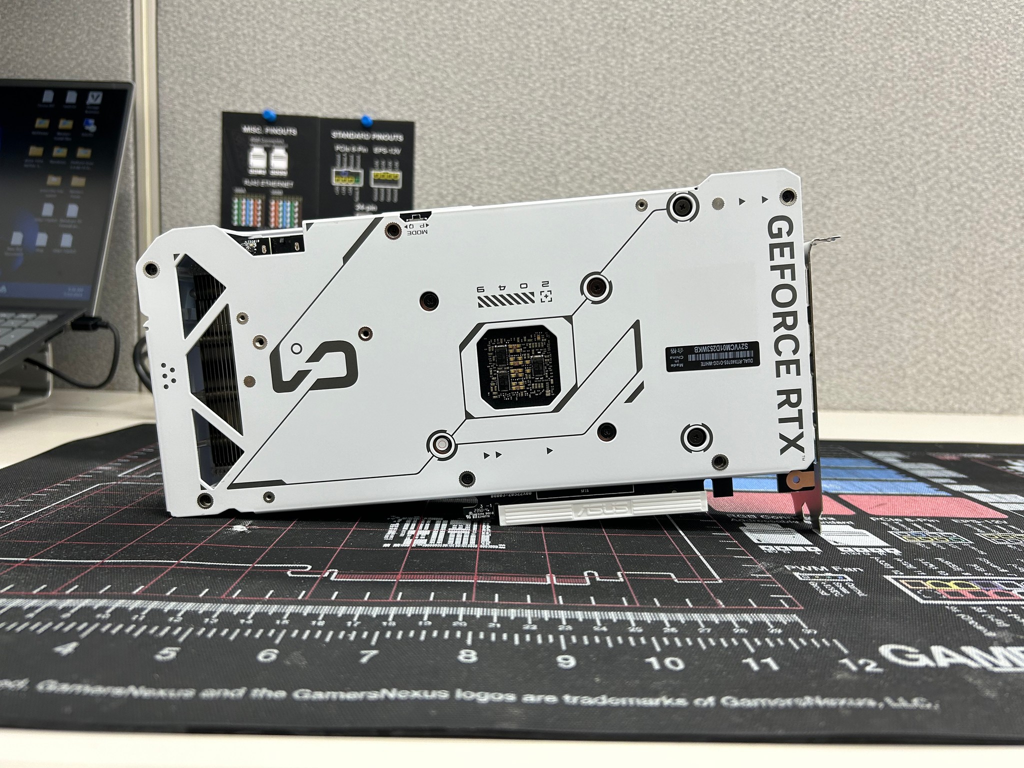 ASUS Dual GeForce RTX 4070 SUPER OC Edition (White)