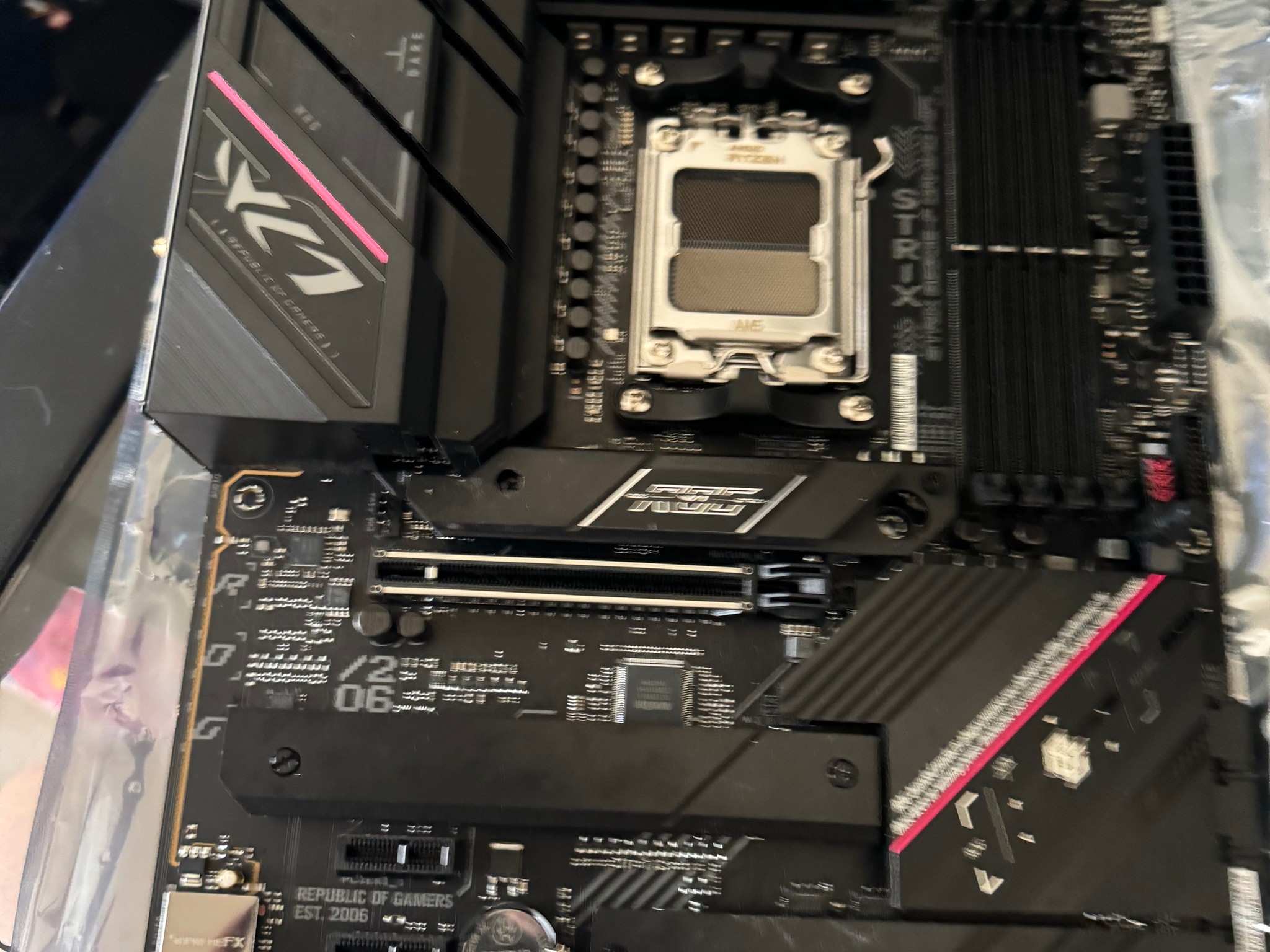 ASUS ROG Strix B650E-F Gaming WiFi AMD B650 AM5 Ryzen™