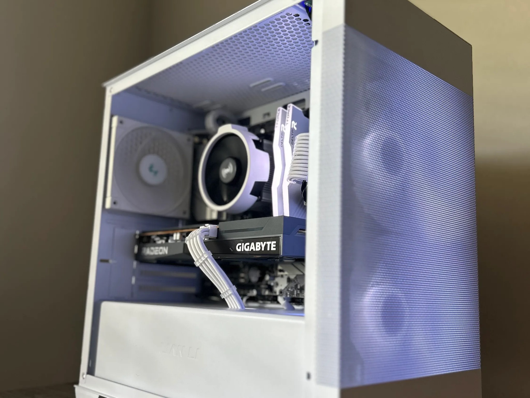Ryzen 5 3600 | RX6600 | 16GB RAM | 500GB Gen 3 NVME