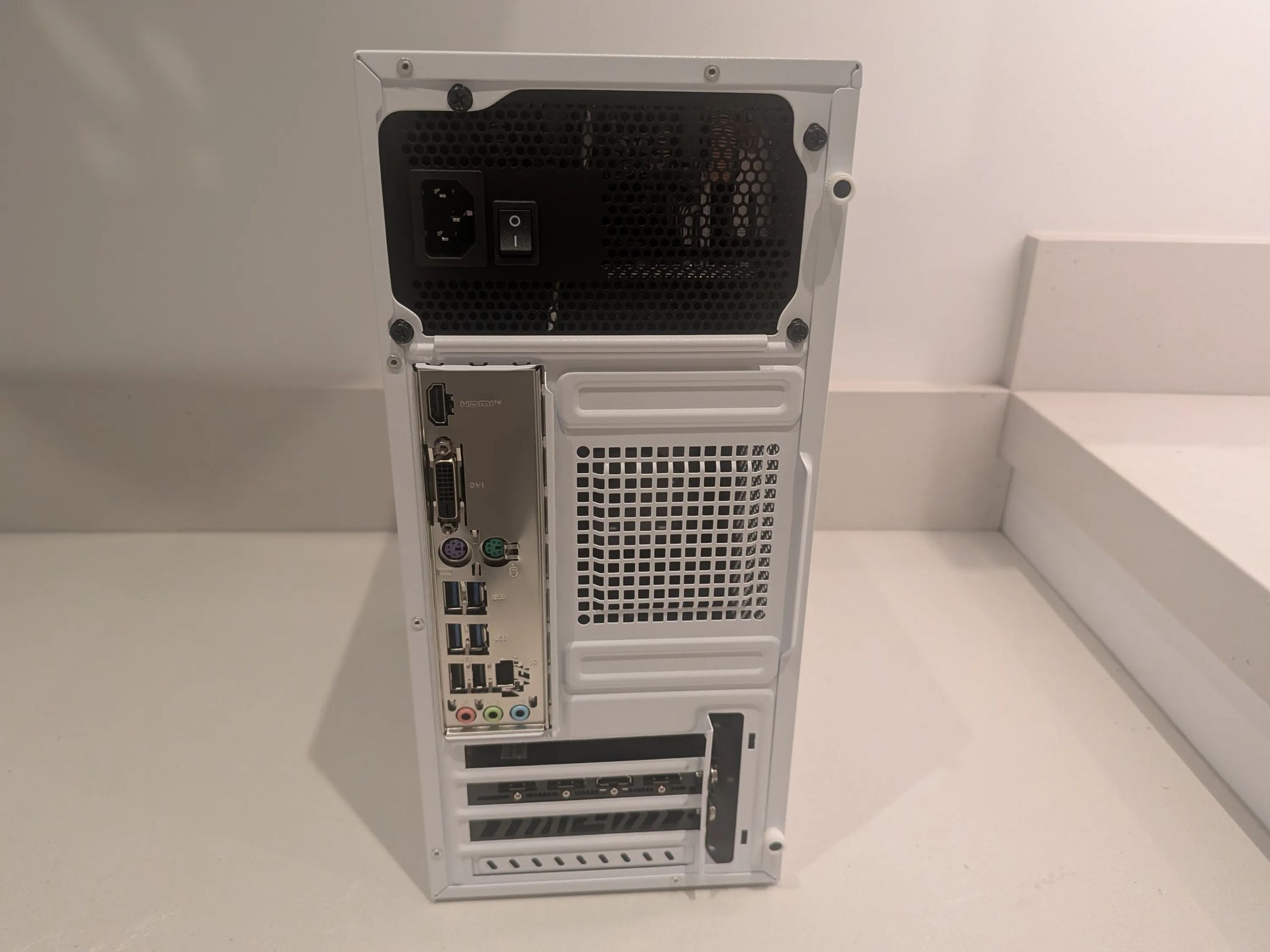 The Silksong - RX 7600, Ryzen 5 5600, 32 GB RAM, 1 TB NVME, RGB