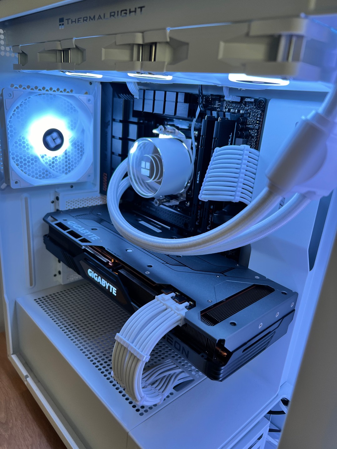 HIGH-END 🥶 | RX 7900 XTX | Ryzen 5 7600x3d | 32gb DDR5 6000mhz