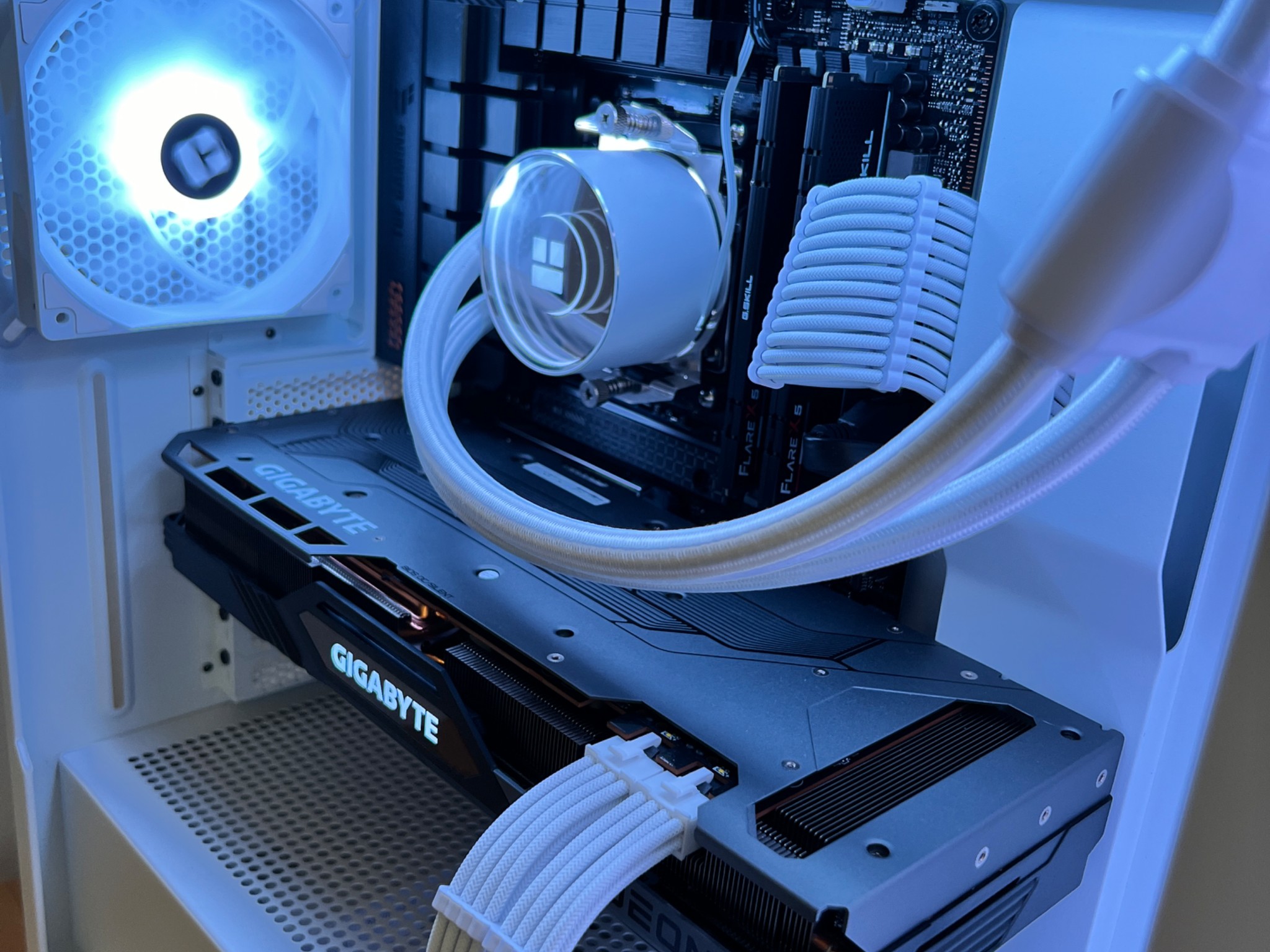 HIGH-END 🥶 | RX 7900 XTX | Ryzen 5 7600x3d | 32gb DDR5 6000mhz | 1tb m.2 Gen4 | Gaming PC