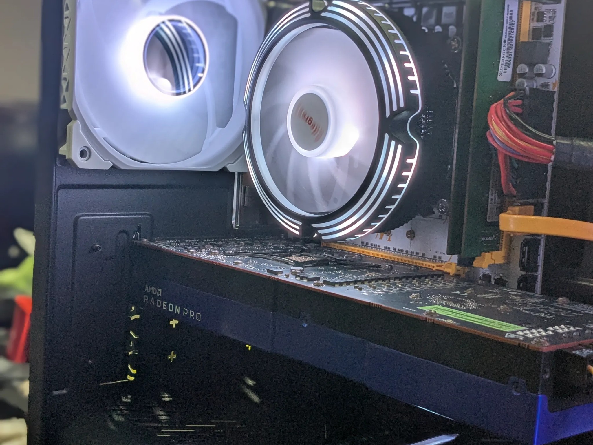 Workstation Gamer | 8 Core Xeon (same as i7), 32GB RAM, 8GB AMD W5700, 480GB SSD, Win11, RGB, Wifi