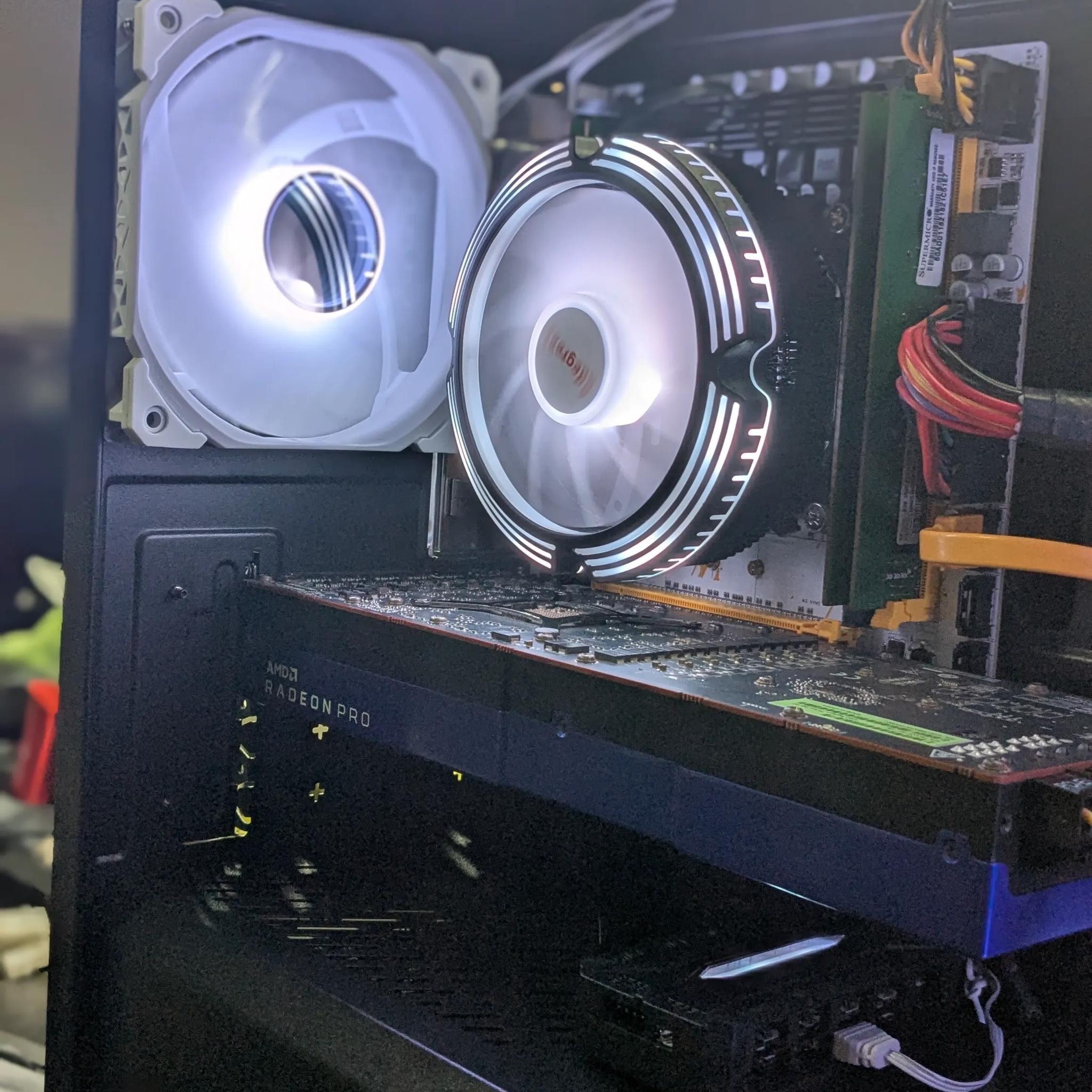 Workstation Gamer | 8 Core Xeon (same as i7), 32GB RAM, 8GB AMD W5700, 480GB SSD, Win11, RGB, Wifi