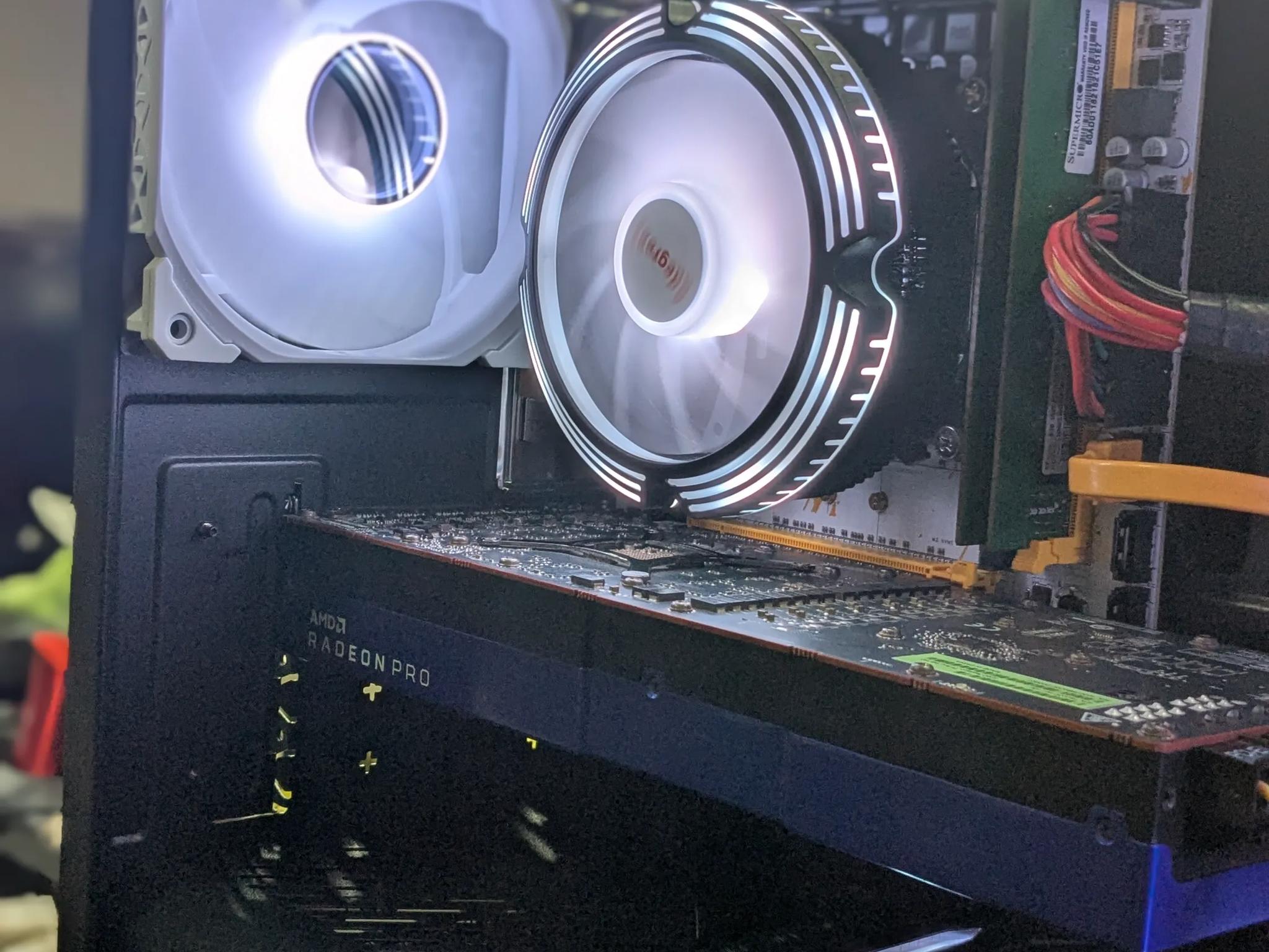 Workstation Gamer | 8 Core Xeon (same as i7), 32GB RAM, 8GB AMD W5700, 480GB SSD, Win11, RGB, Wifi