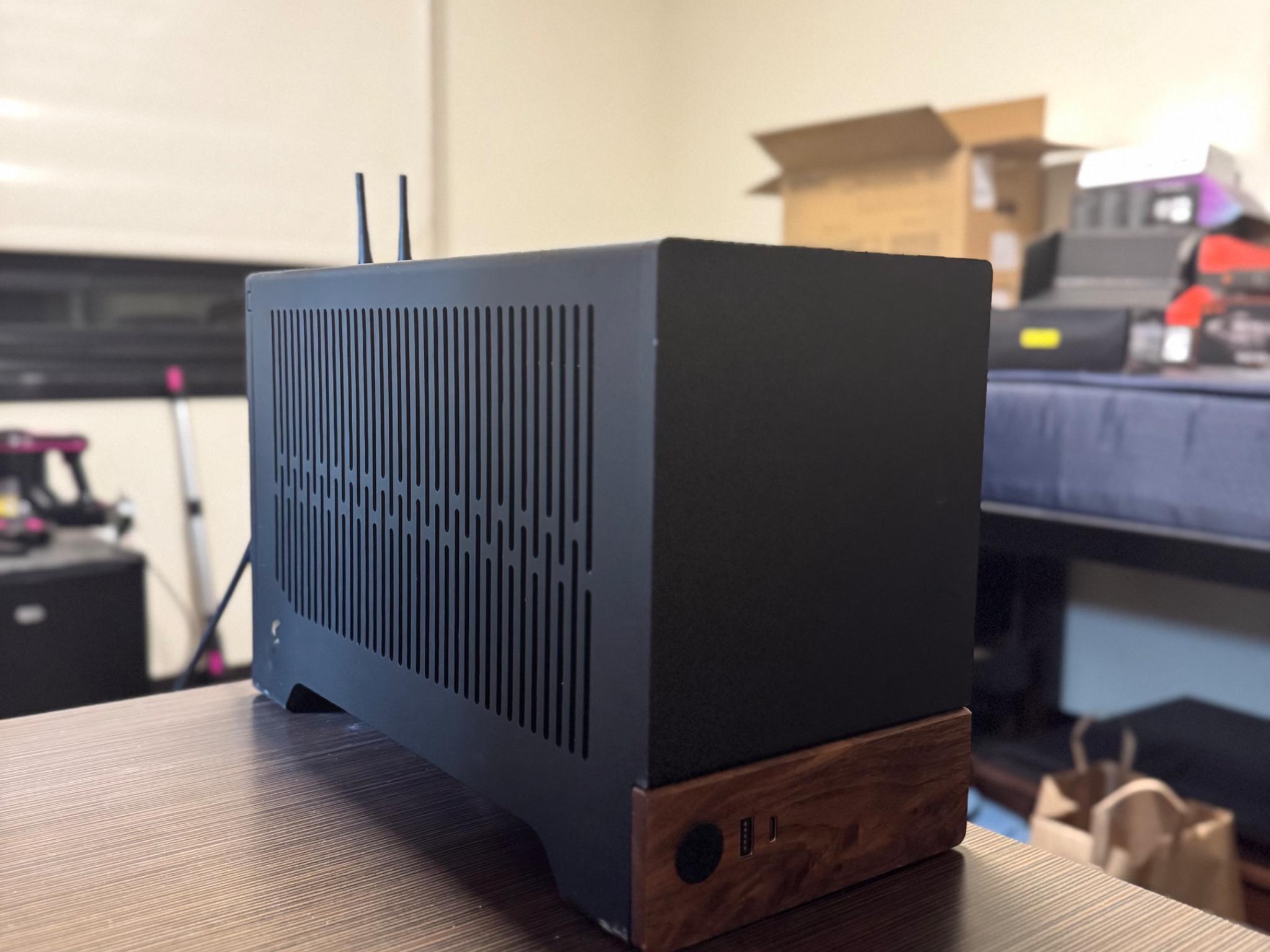 Fractal Terra | Ryzen 7 7700X | RX 6800 XT | 32GB DDR5 (6000 MT/s) | 512GB SSD | 850W Gold SFX PSU