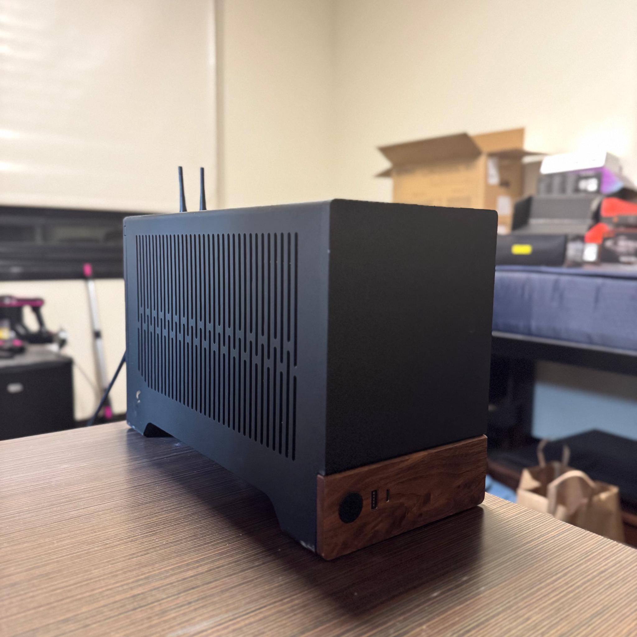 Fractal Terra | Ryzen 7 7700X | RX 6800 XT | 32GB DDR5 (6000 MT/s) | 512GB SSD | 850W Gold SFX PSU