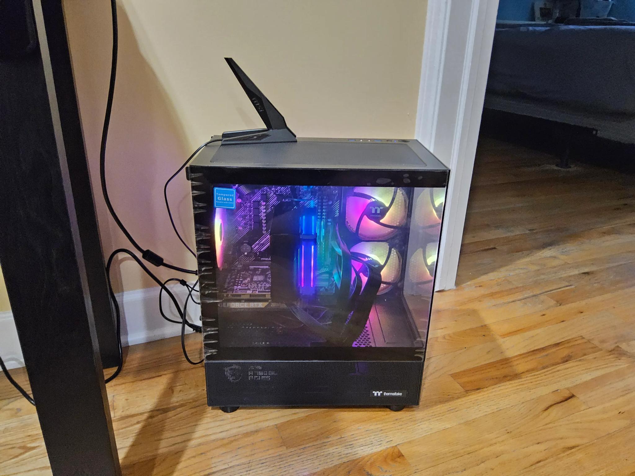 RTX 5060 / ryzen 7 5800xt / 32GB DDR4 / 1TB SSD / Windows 11 pro /  Wifi 7