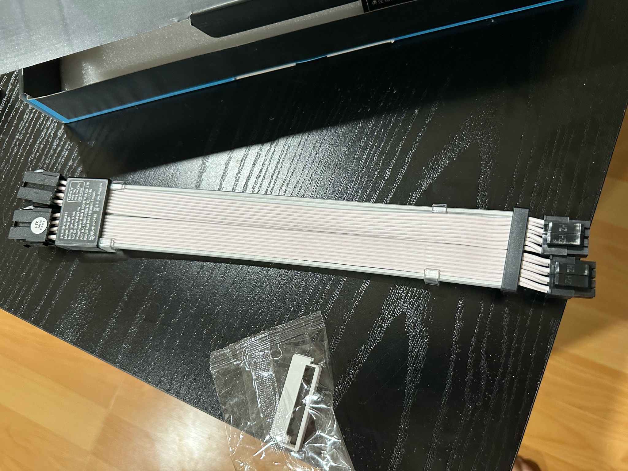 Lian Li Strimer CPU 2x8-PIN