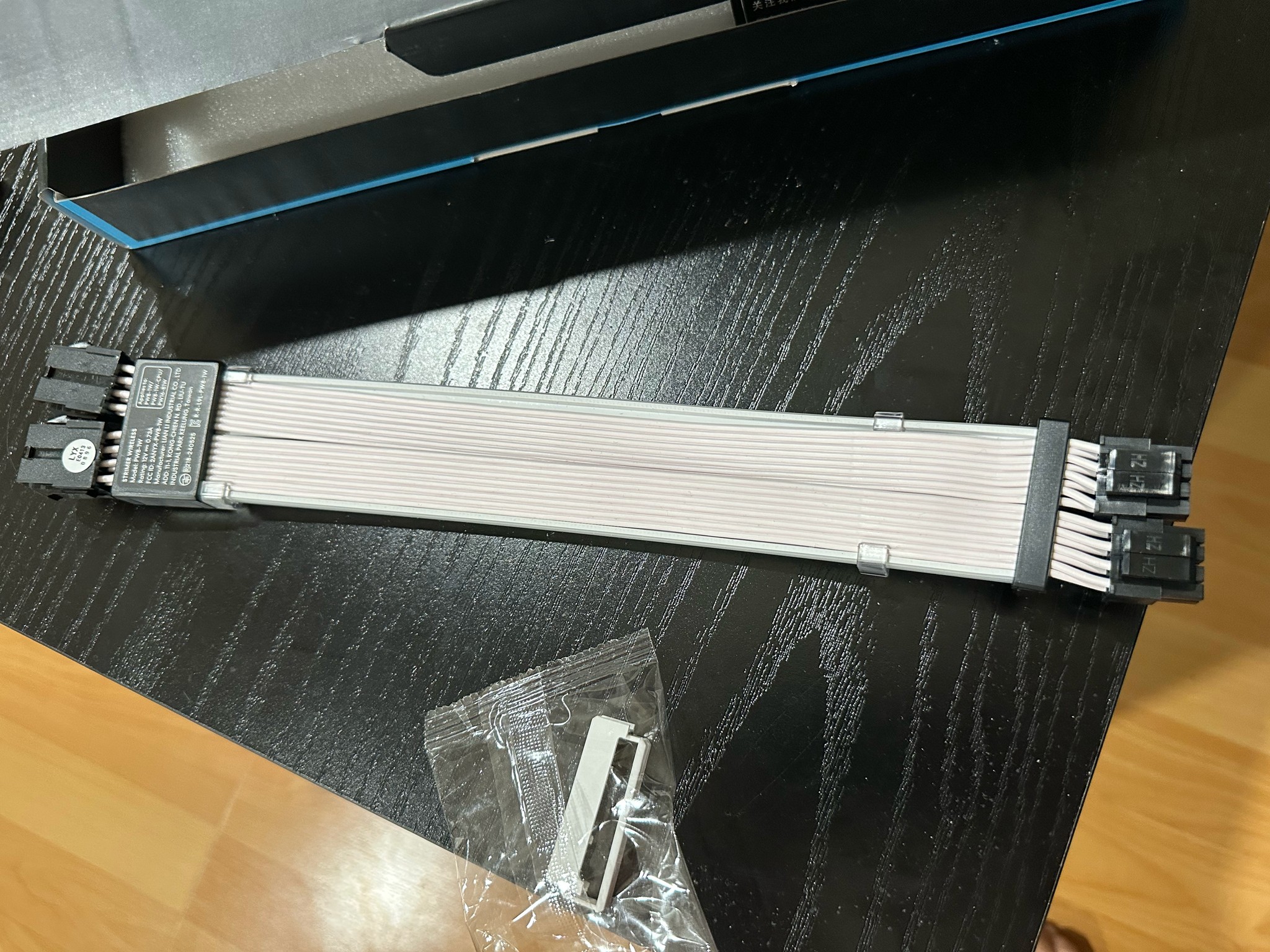 Lian Li Strimer CPU 2x8-PIN