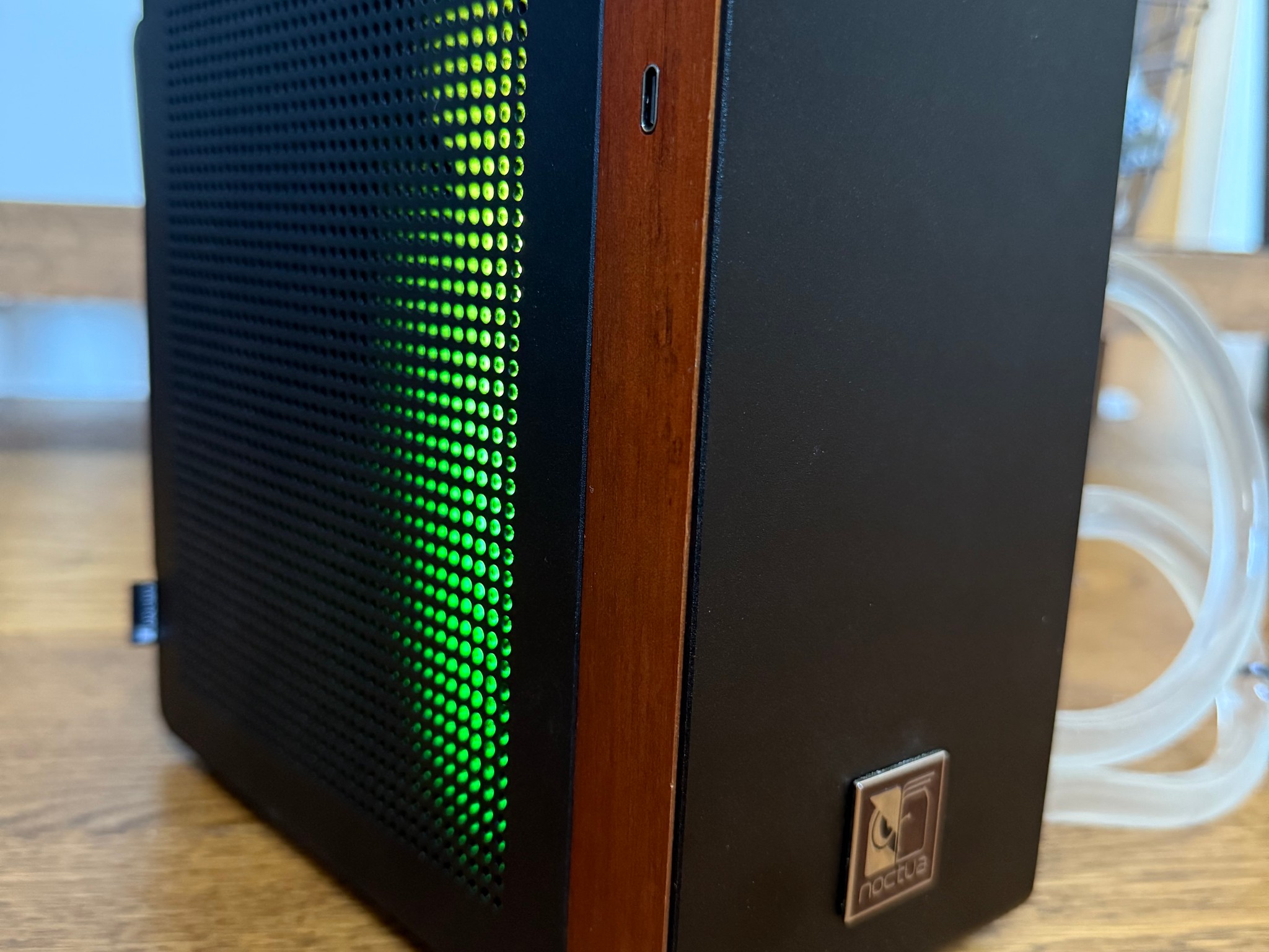Ultra-Compact Custom Water-Cooled Gaming PC (4.5L)