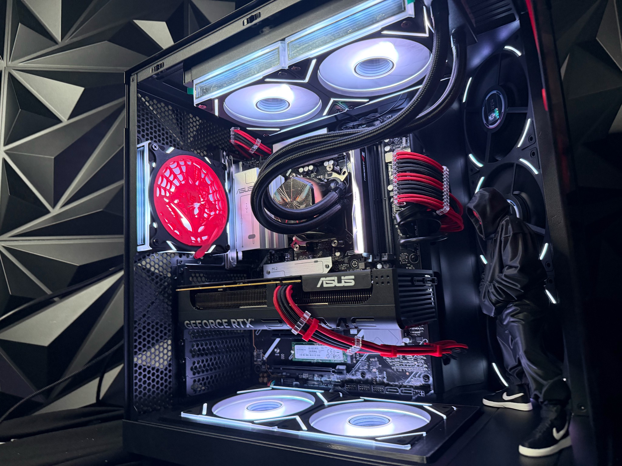 🕷️🕸️ WEB SLINGER 🕸️🕷️Ryzen 5 9600X| RTX 5060| 16 GB DDR5| 1.5 TB NVMe| 650W PSU