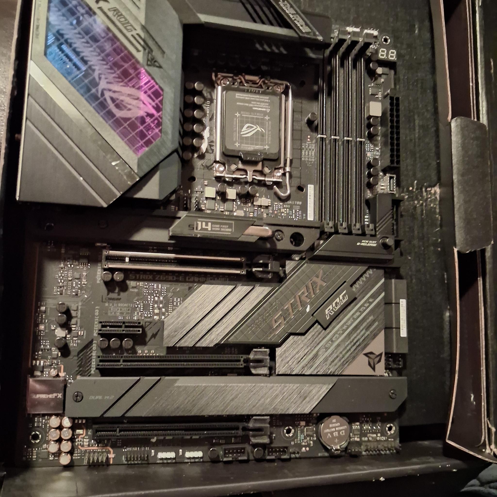 ROG Strix z690-E