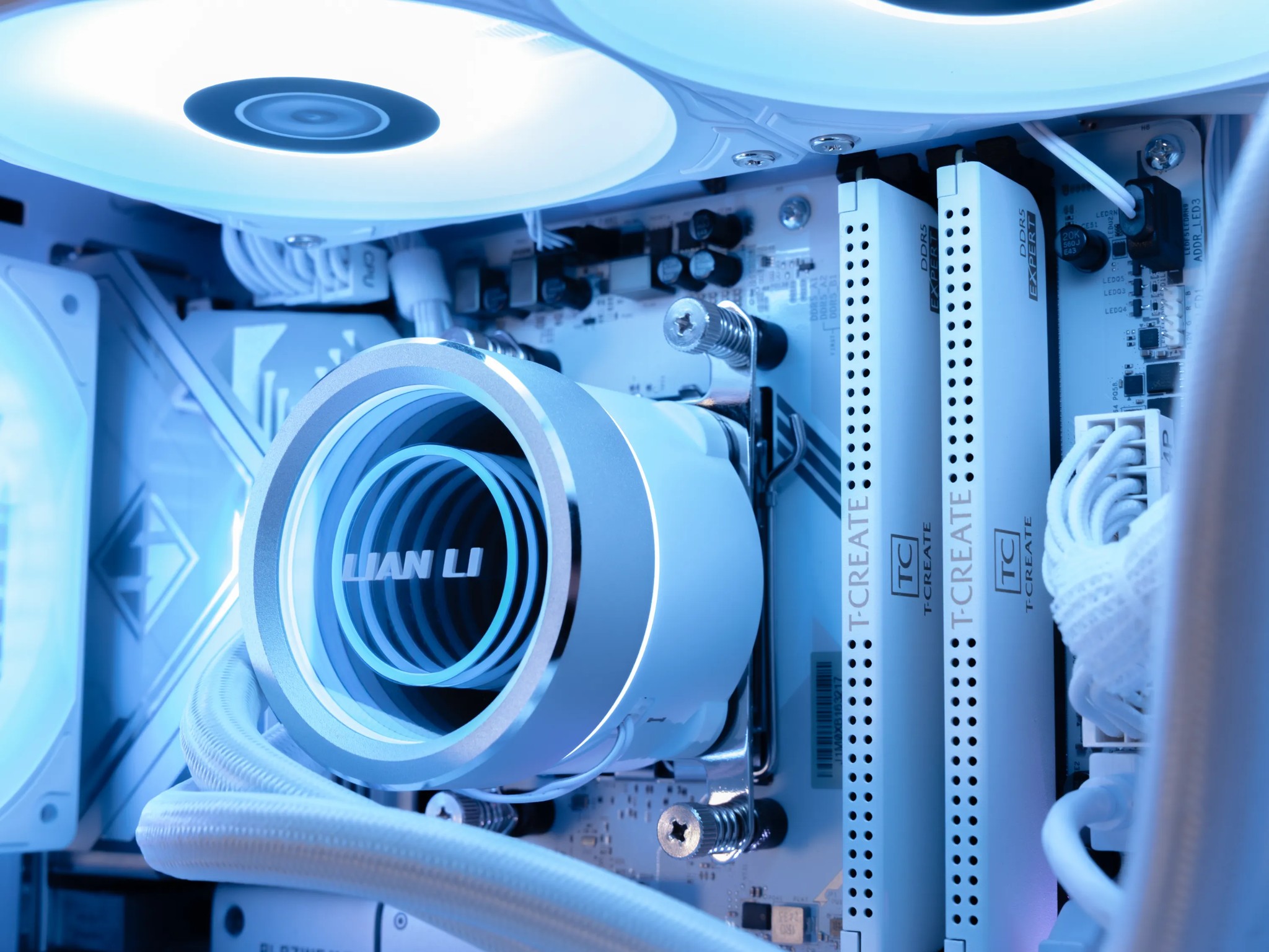 ✴ White Blade ✴ RX 9070XT / AMD R5 9600X / 1TB NVME / 32GB DDR5 RAM / 240 AIO / Windows 11 Pro