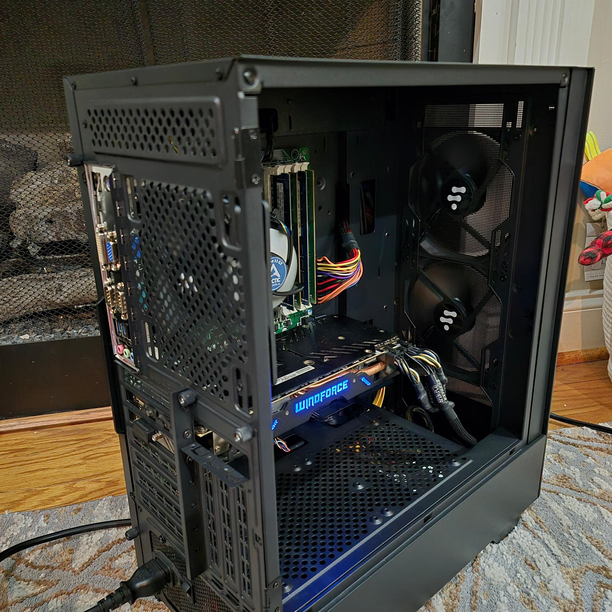 Budget Minimalist | 80 FPS Fortnite| i5-4590, 16GB RAM, 300GB SSD, AMD R9 390 8GB, Win10