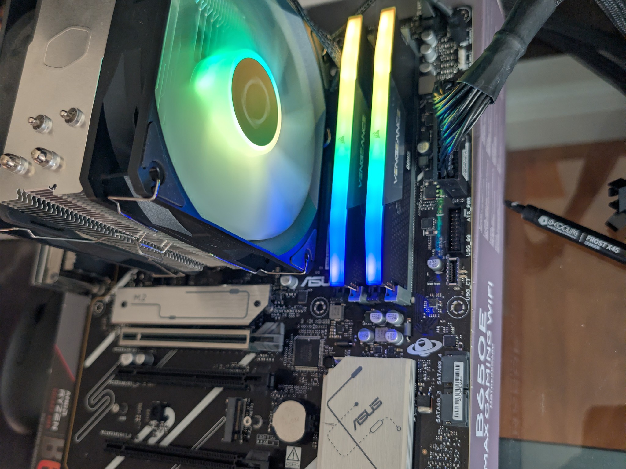 [Plug & Play] AMD Ryzen 5 7600X + B650E MAX GAMING WIFI + 32GB DDR5 +512GB SSD + RGB Air Cooler