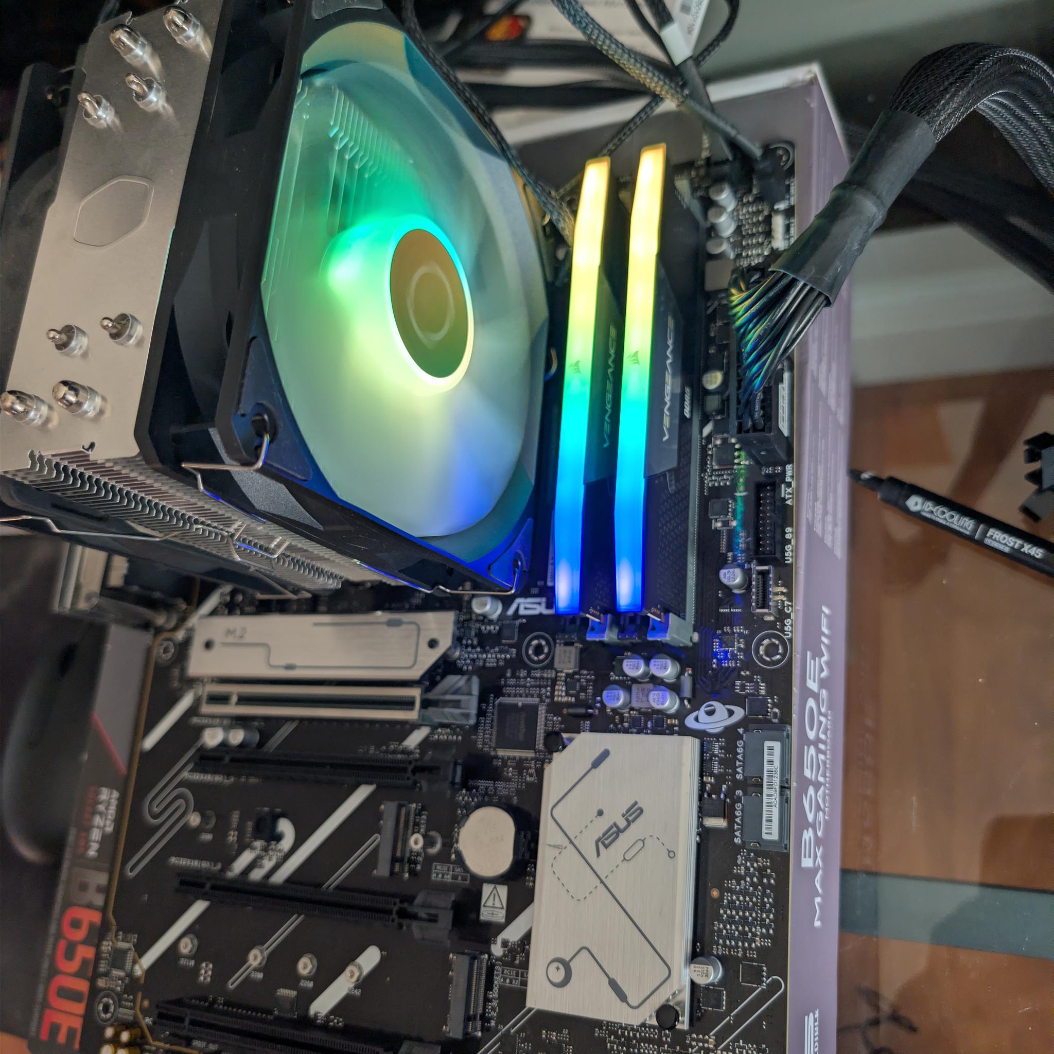 [Plug & Play] AMD Ryzen 5 7600X + B650E MAX GAMING WIFI + 32GB DDR5 +512GB SSD + RGB Air Cooler
