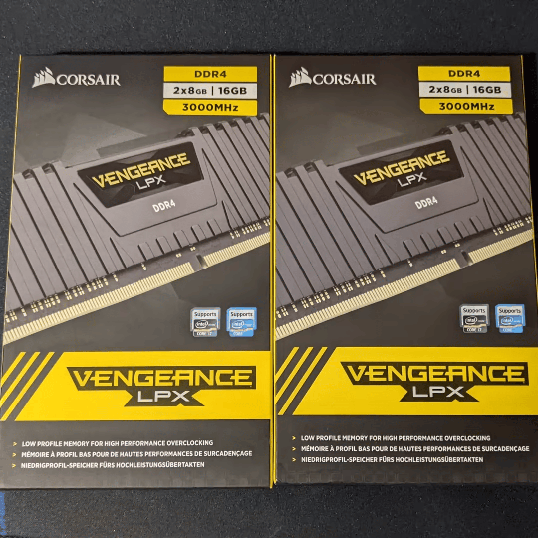 32GB (4 x 8 GB) Corsair LPX Vengeance DDR4