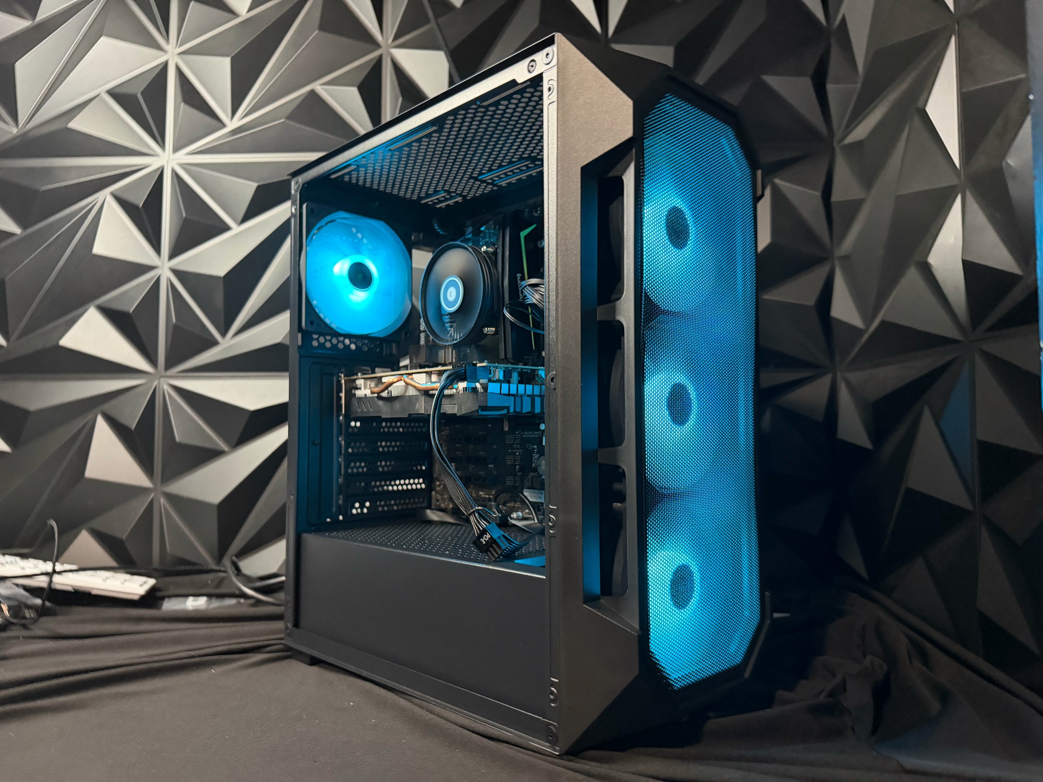 💅🔥 THE BUDGET BADDIE 8780 🔥💅i7 8700T| RX 580| 16 GB DDR4|500 GB SSD| 650W PSU