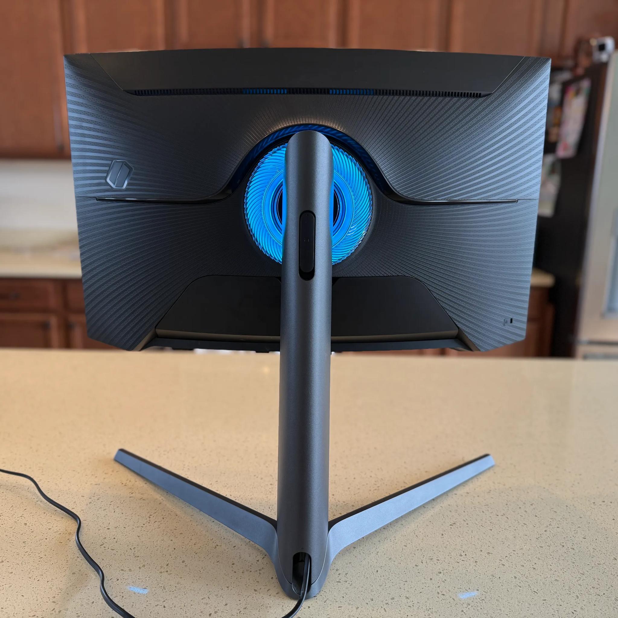 Samsung Odyssey G7 (C27G75TQSN) WQHD 240Hz, 1ms w/1000R Curvature