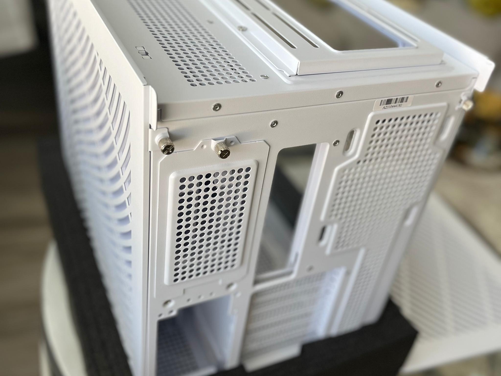 **SUMMER SALE** MONTECH KING 95 DUAL-CHAMBER ATX MID-TOWER PC CASE (WHITE) GREAT CONDITION