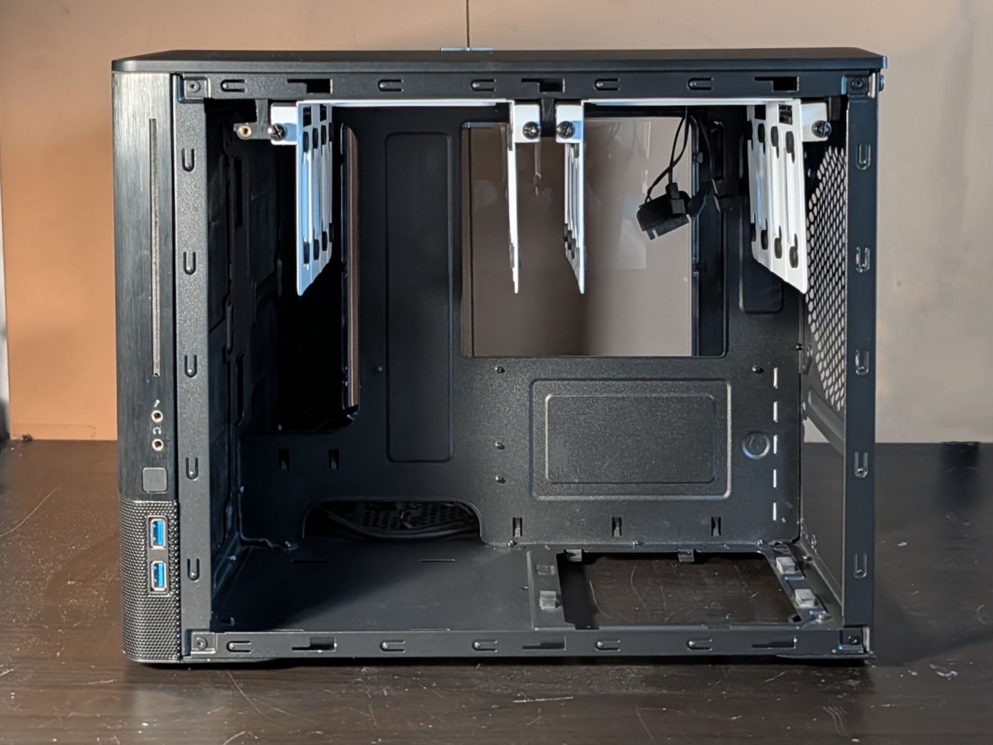 Fractal Design Node 804 Black Aluminum Micro ATX Cube Computer Case 8 Drives