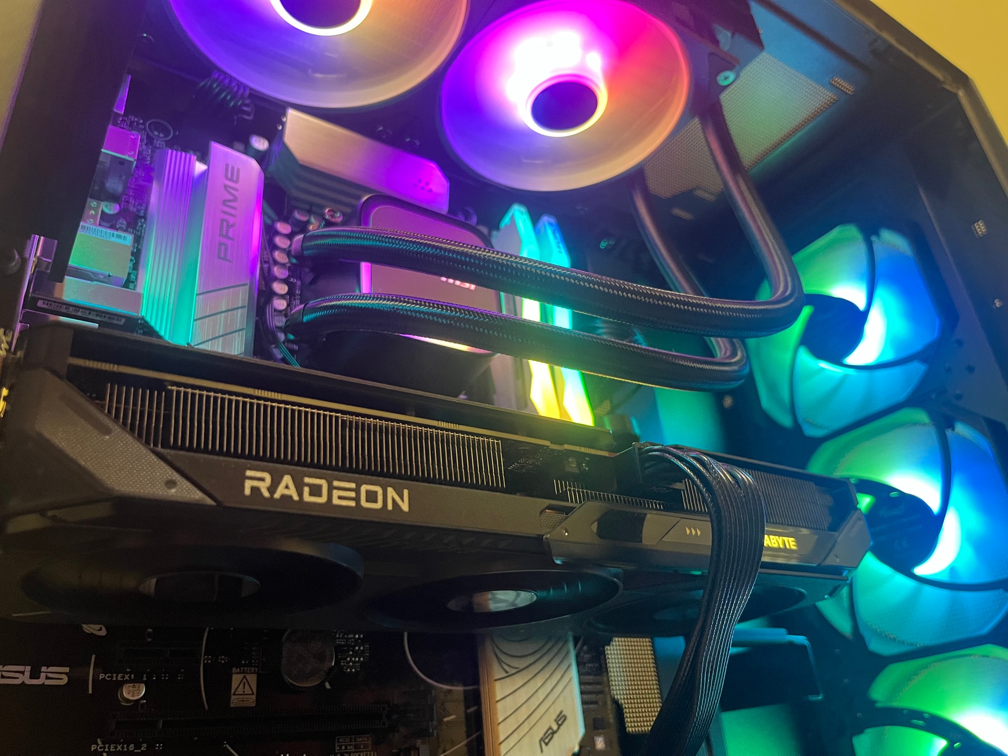 Gaming PC | Ryzen 7 7700X | RX 9060 XT 16GB