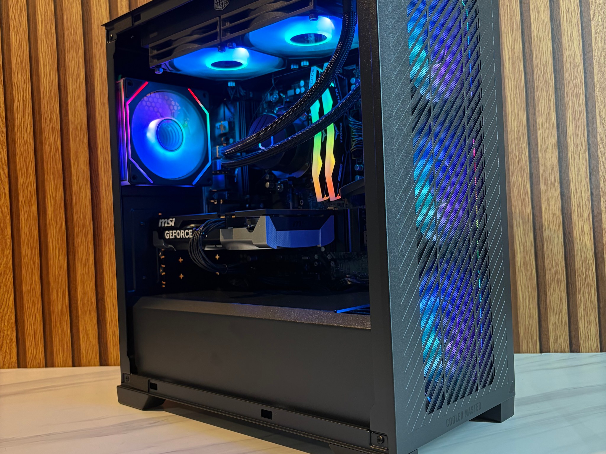 RTX 5060 | RYZEN 5 8400F | 16GB DDR5 | 1TB SSD | 650W | 240MM