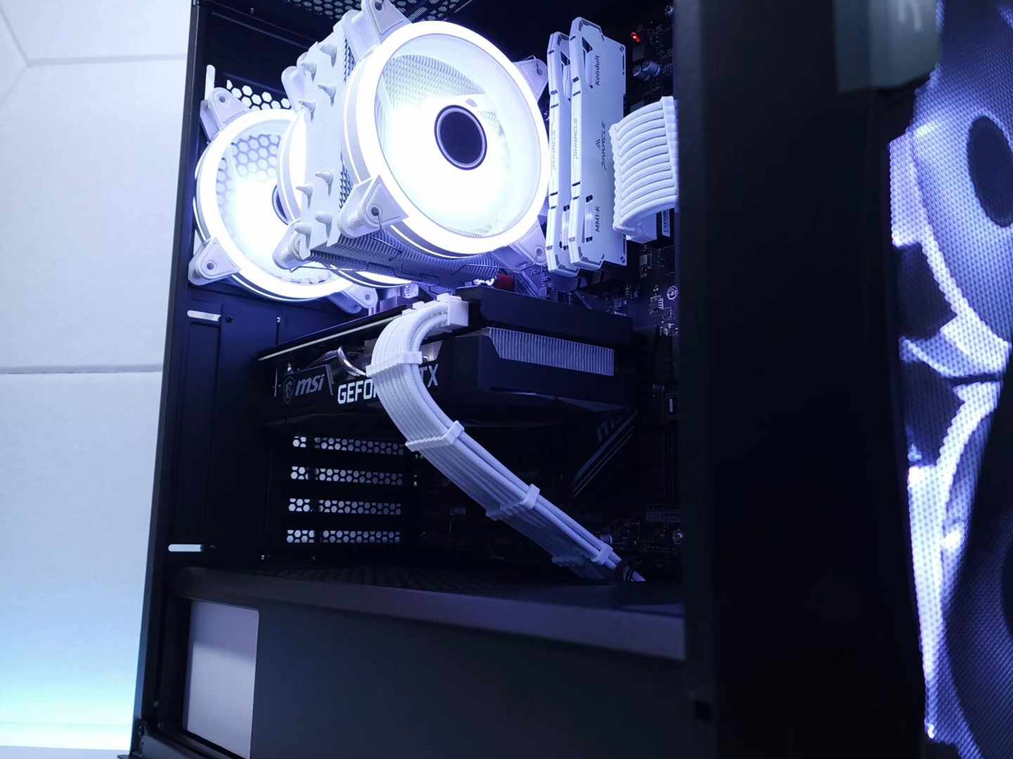 🖤🤍RTX 3070 | Ryzen 5 5600X | 32GB 3200MHz | 1.5TB NVMe/Sata SSD*