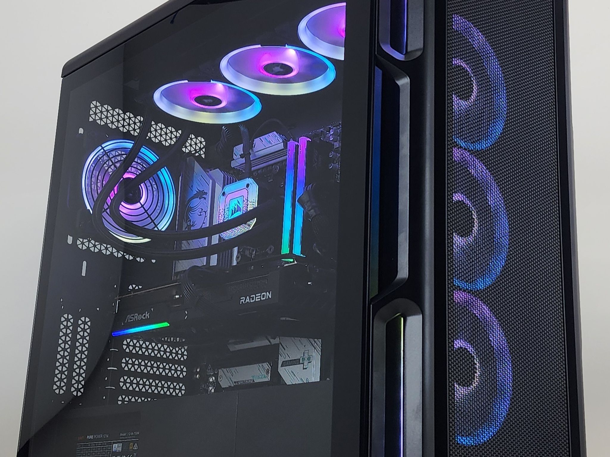 Gaming PC Ryzen 9 9950X 32GB RAM 2TB SSD RX 9070 16GB Windows 11 Computer