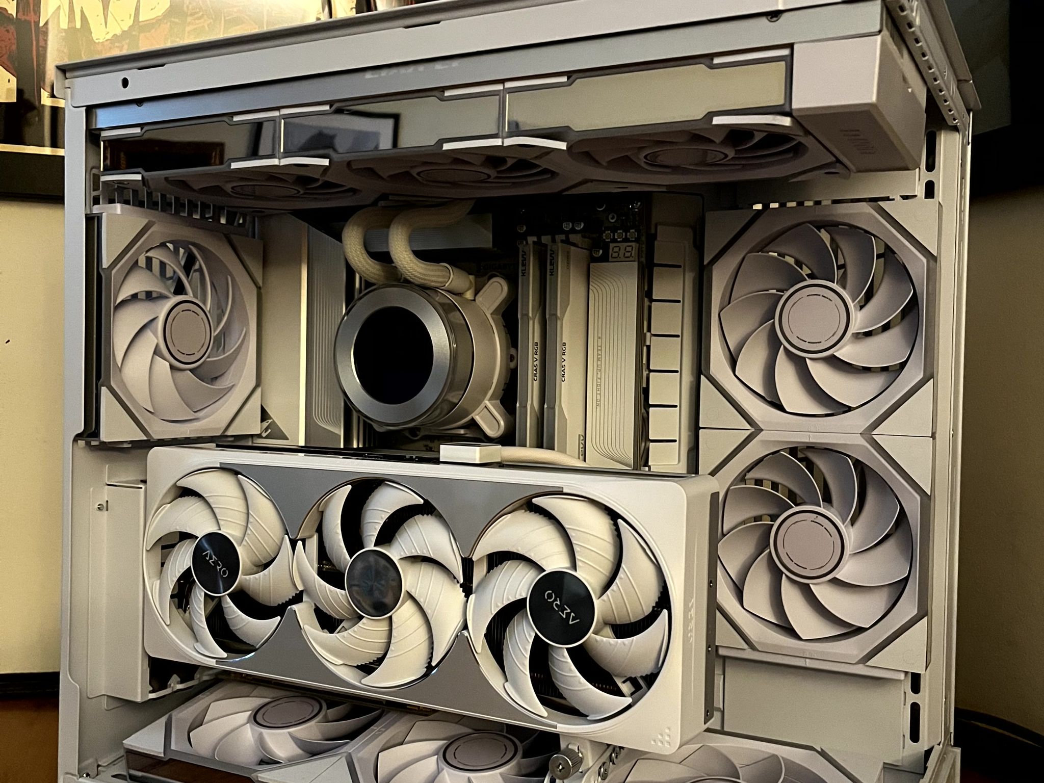 Hvítr Vargr - RTX 5080 OC SFF | Ryzen 7 9800x3d | 2TB NVME | 32GB @6400 MT/sec | 1000W Platinum PSU