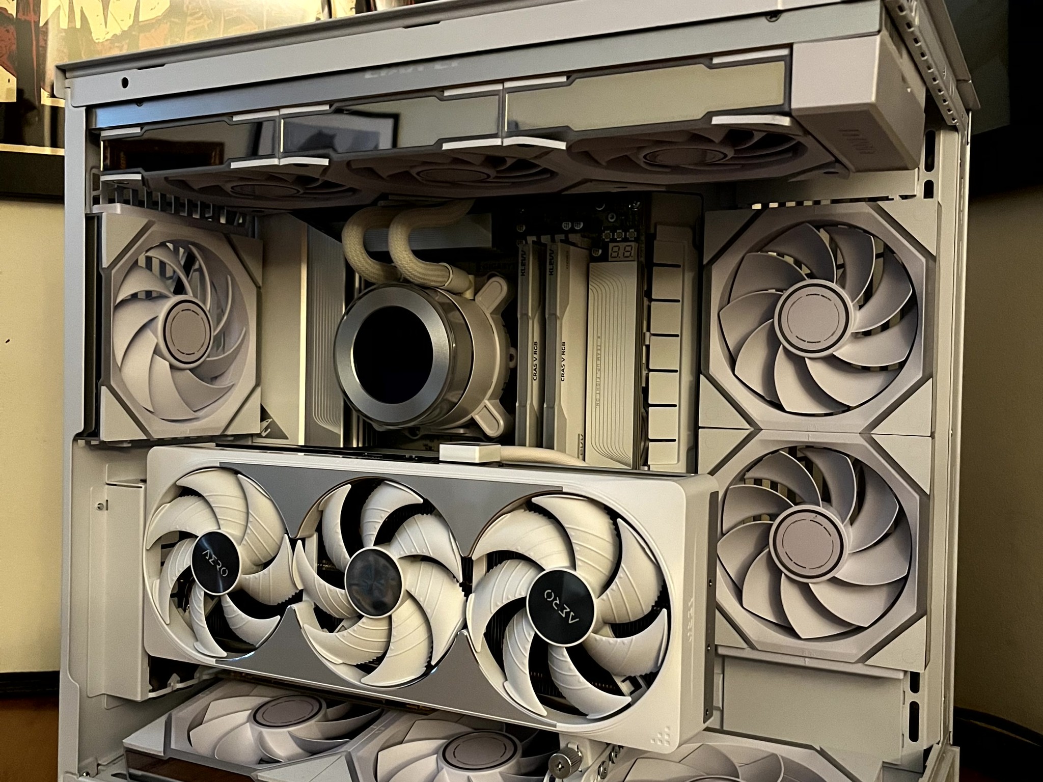 Hvítr Vargr - RTX 5080 OC SFF | Ryzen 7 9800x3d | 2TB NVME | 32GB @6400 MT/sec | 1000W Platinum PSU