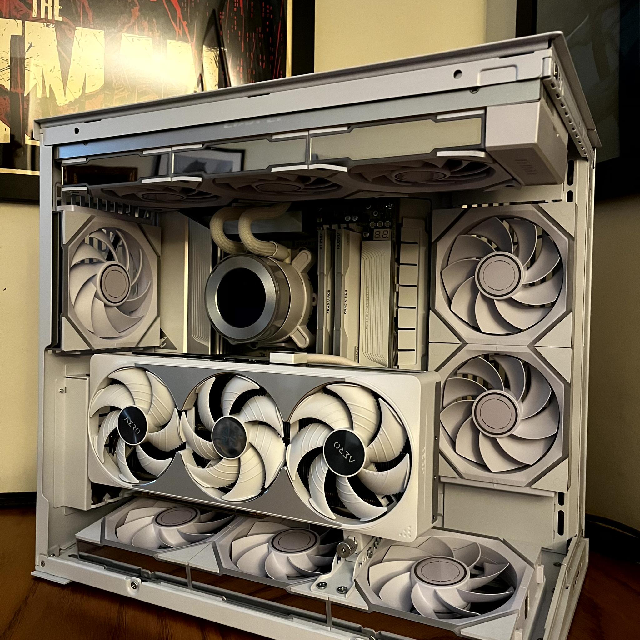 Hvítr Vargr - RTX 5080 OC SFF | Ryzen 7 9800x3d | 2TB NVME | 32GB @6400 MT/sec | 1000W Platinum PSU