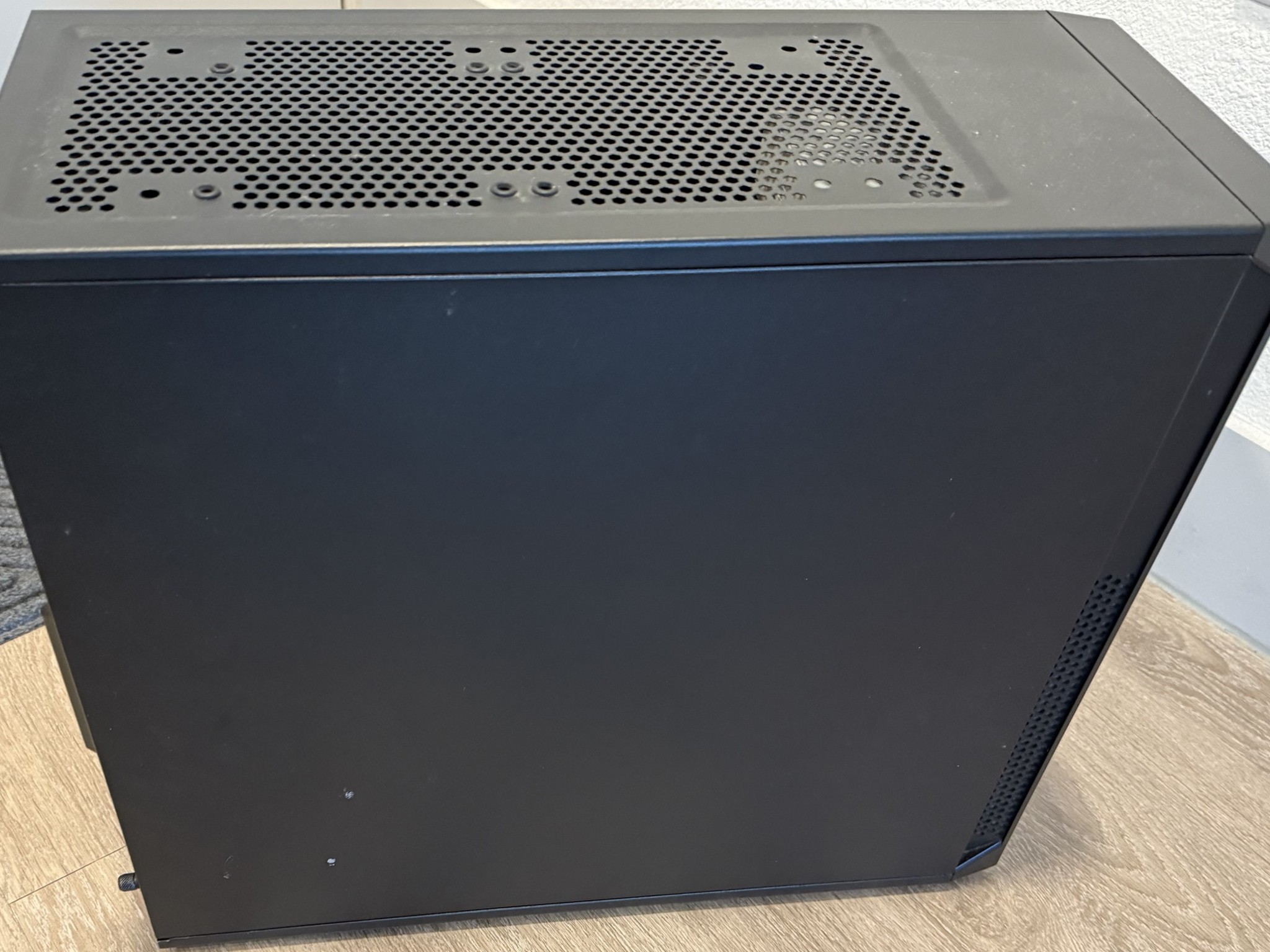 Corsair Carbide Series 200R ATX Mid Tower; Original Case Fans; Asus DRW-24B1ST/BLK/B/AS DVD/CD