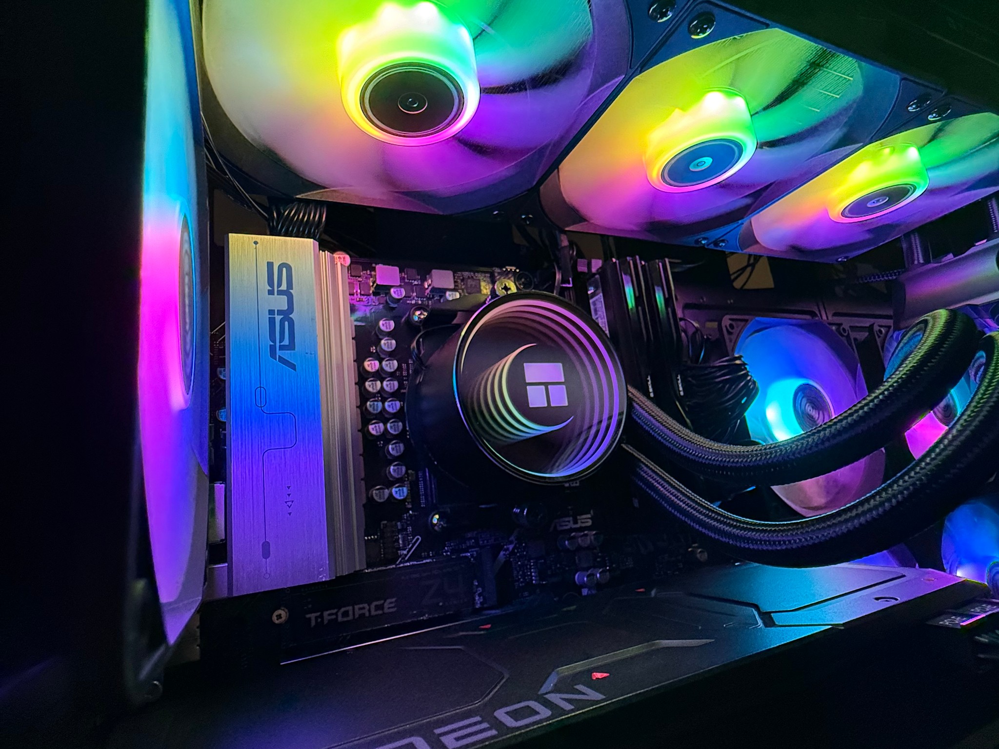 RX 7900 XT | RYZEN 9700X | 32GB 6000CL30 | 2TB NVME | WIFI