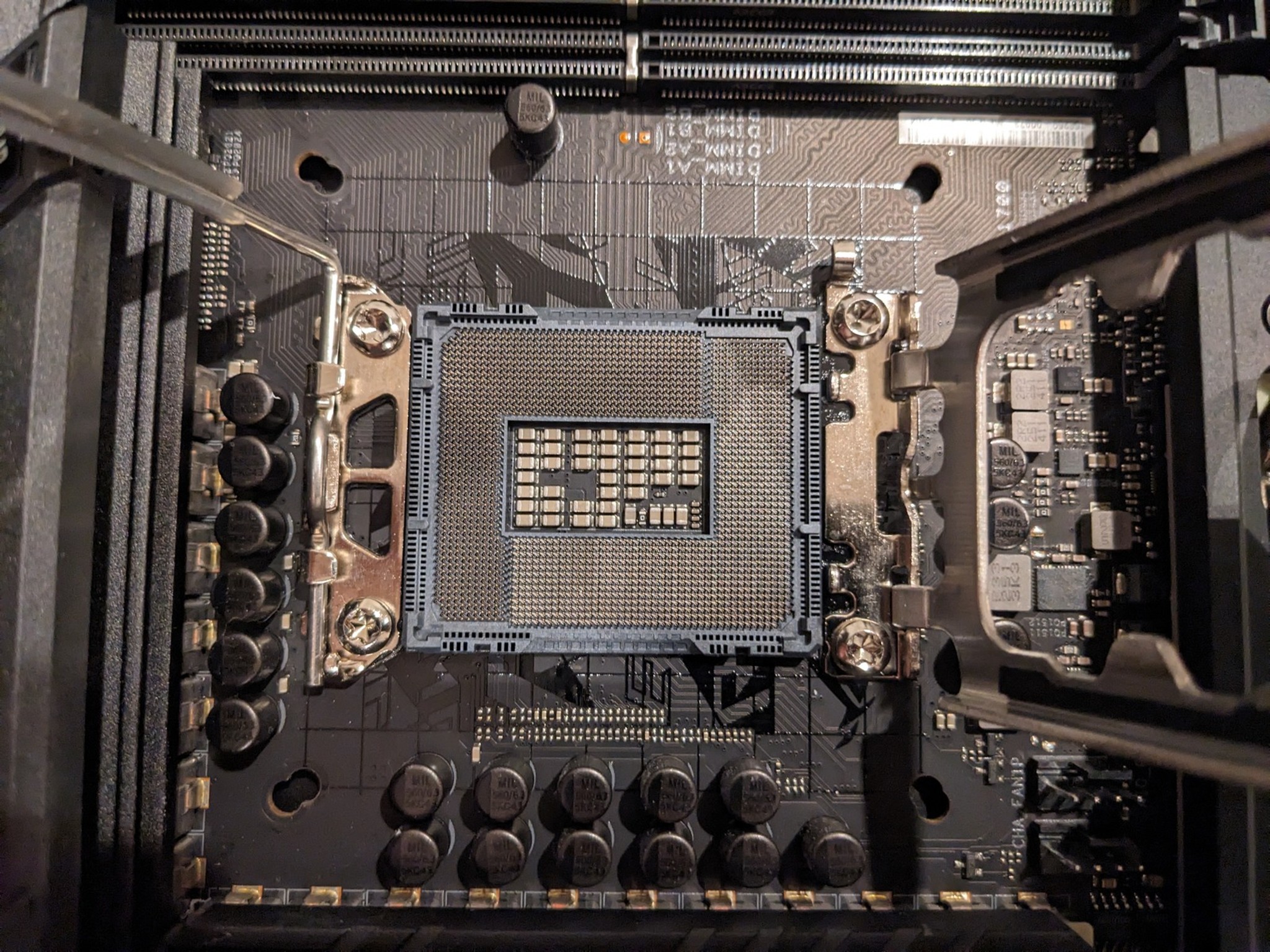 Intel Core i7-13700K w/ ASUS ROG Strix Z690-E Gaming WiFi 6E 32GB DDR5 6000mt/s cl36