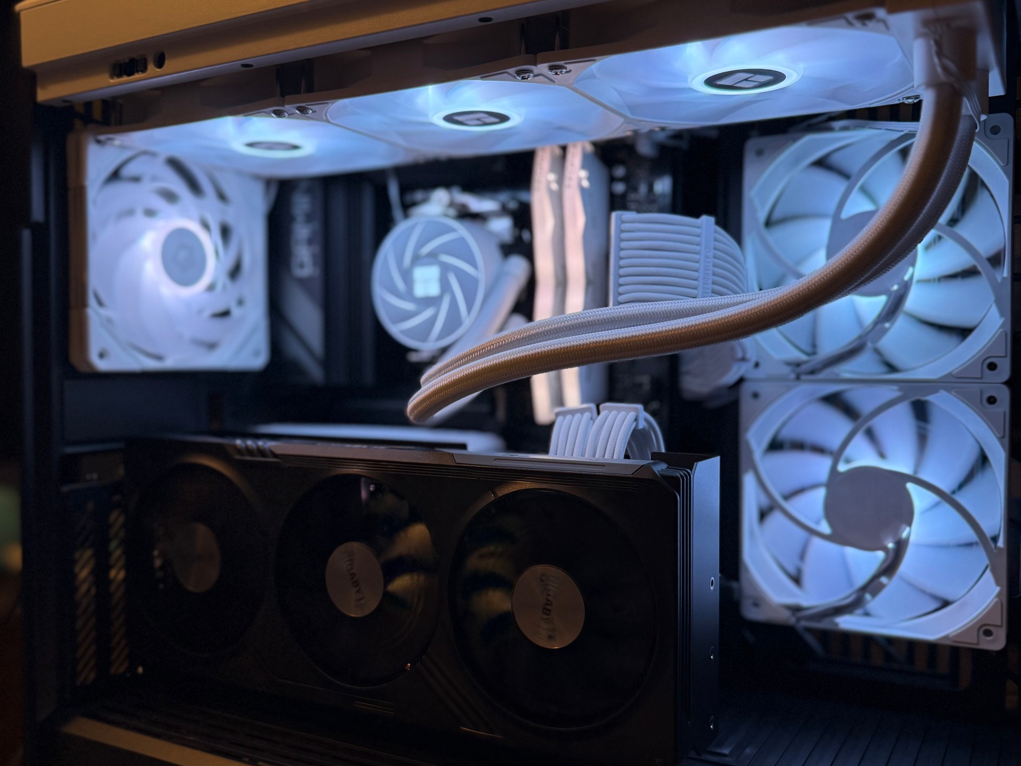 🐼 RX 7800XT | Ryzen 7 7700X | 32GB DDR5 | 1TB SSD