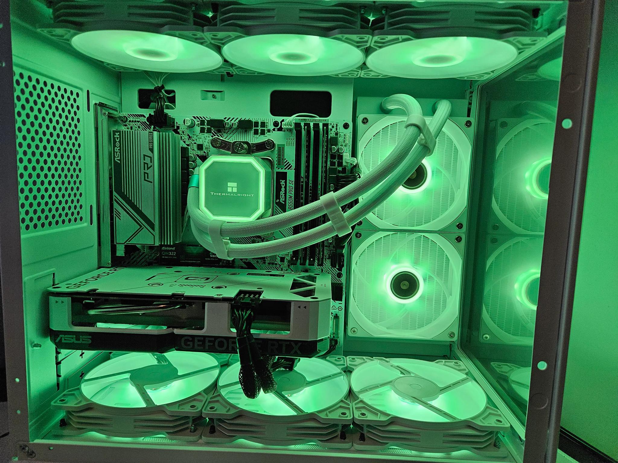 Artic Beast Ryzen 7 5700x / 32GB / 2TB / RTX 4060