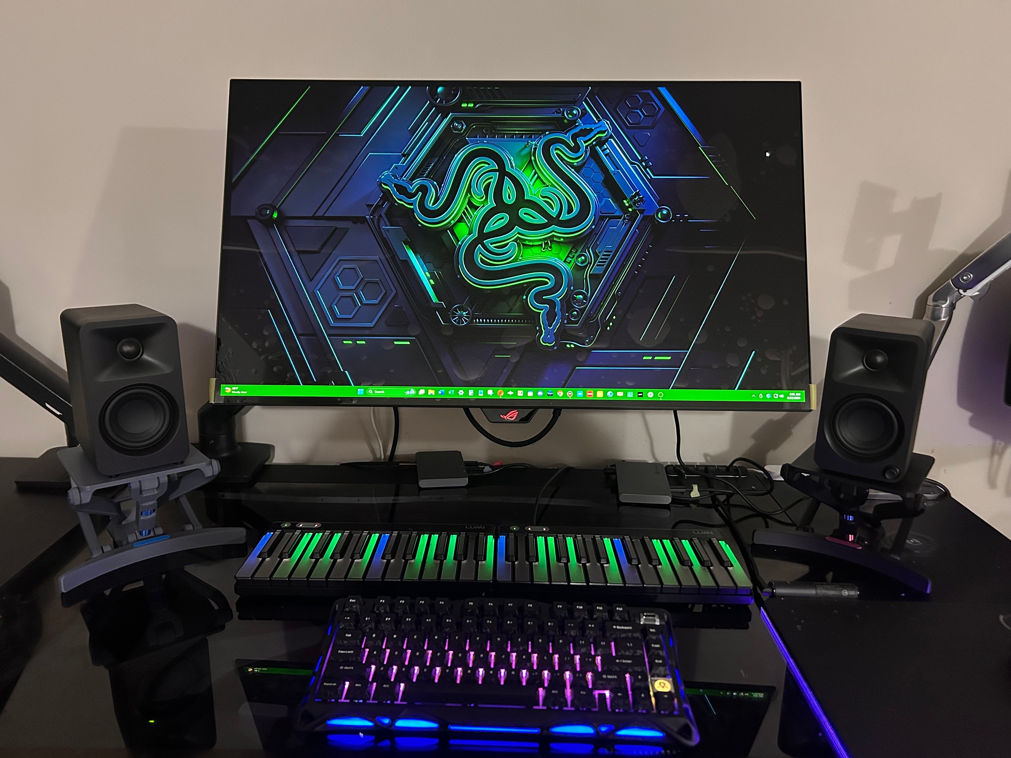 ASUS ROG Strix OLED 32" 4K (3840 x 2160) 240Hz OLED Gaming Monitor (XG32UCWMG) (0 Hours Powered on!)