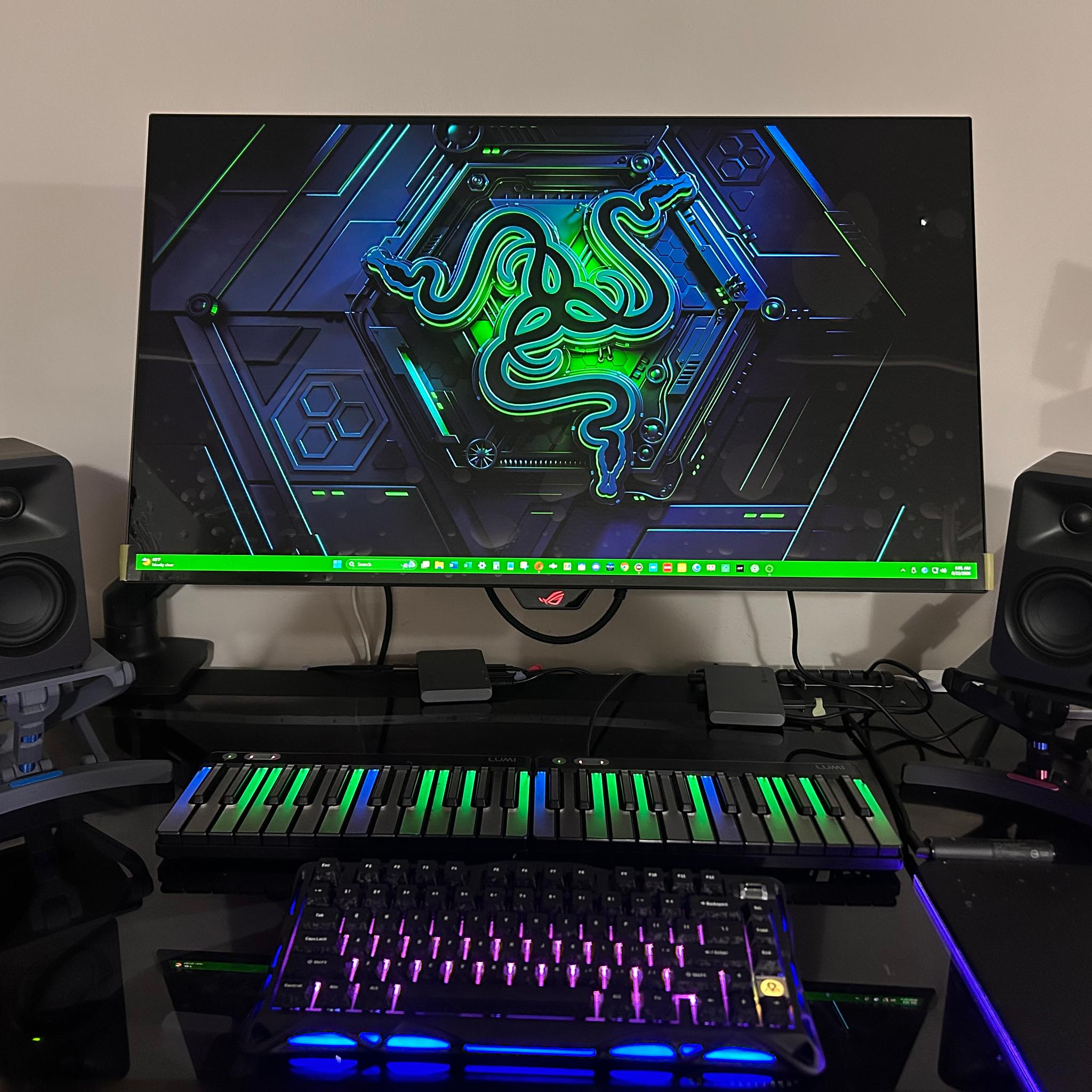 ASUS ROG Strix OLED 32" 4K (3840 x 2160) 240Hz OLED Gaming Monitor (XG32UCWMG) (0 Hours Powered on!)