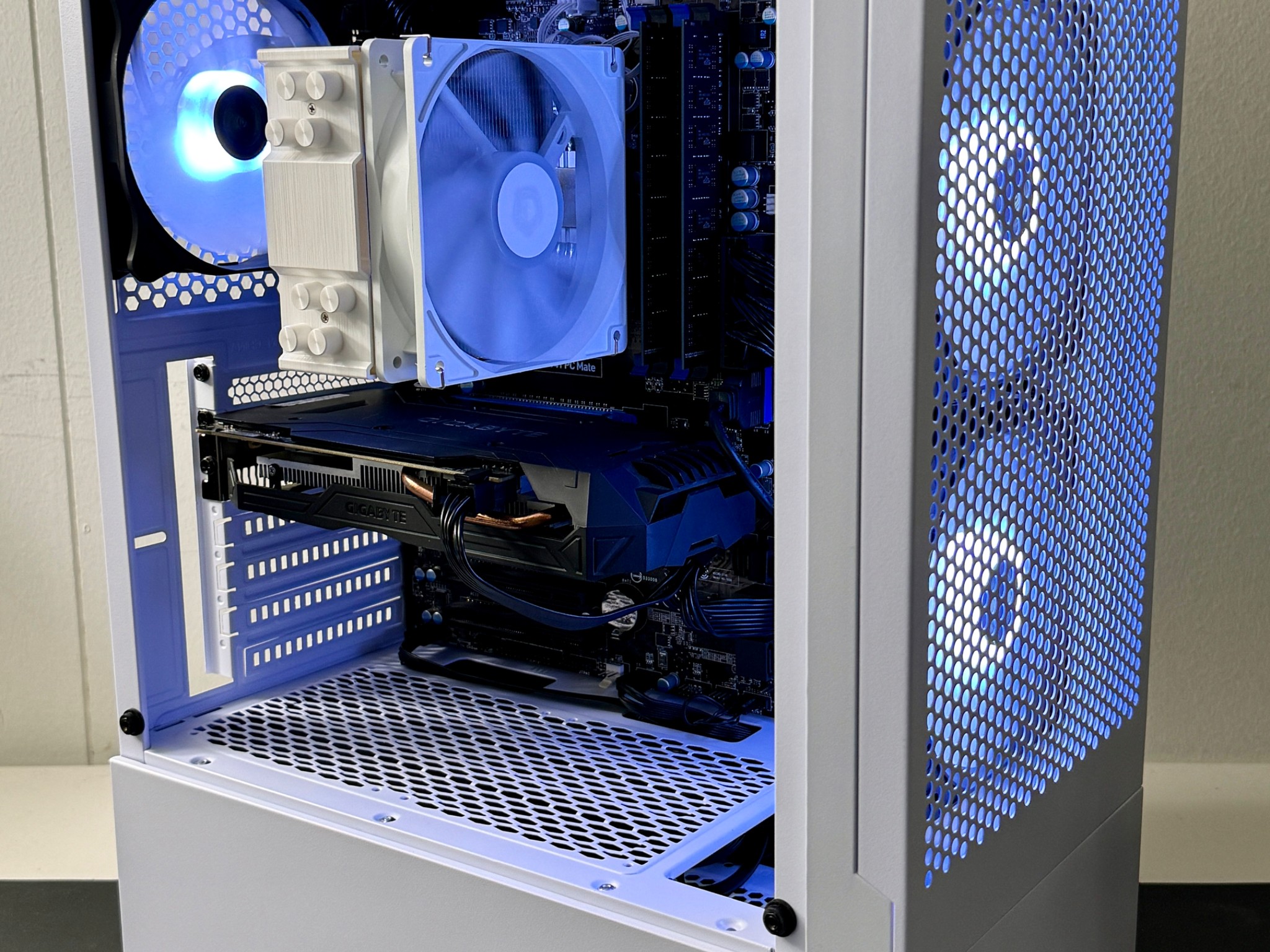GTX 1060 3GB | INTEL i5 4570 | 16GB DDR3 RAM | 500 GB SSD | White Gaming Computer