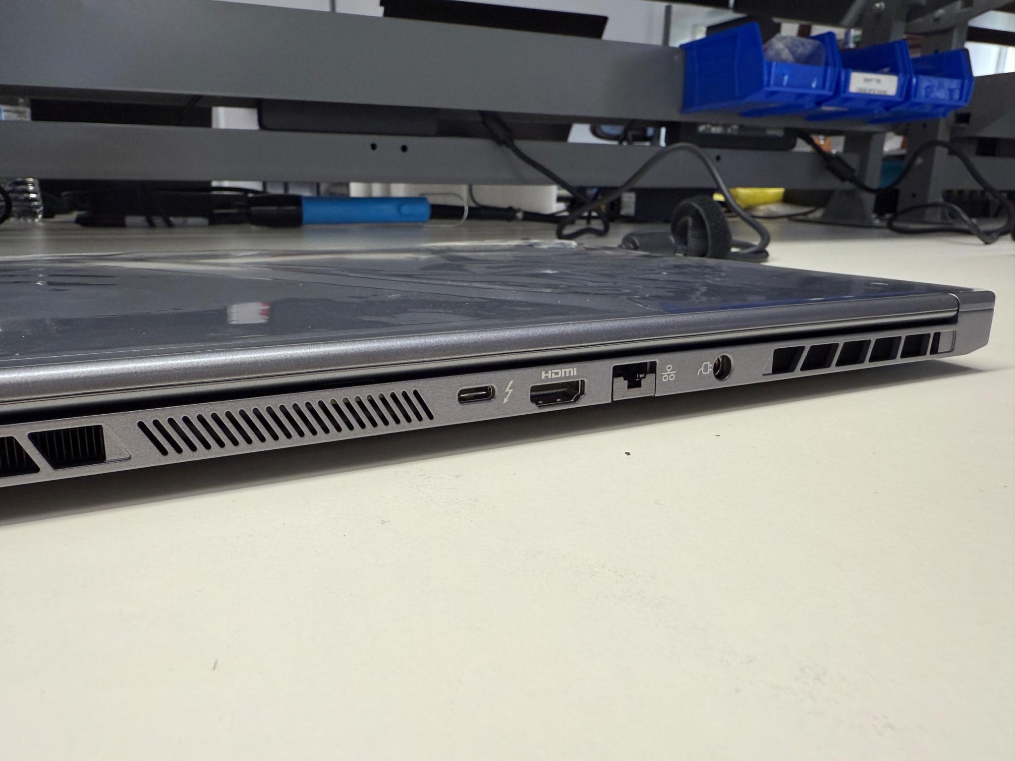 Eluktronics Max-15, i7-10875H, RTX 2080 Super, 32GB Ram, 2x 1TB SSD