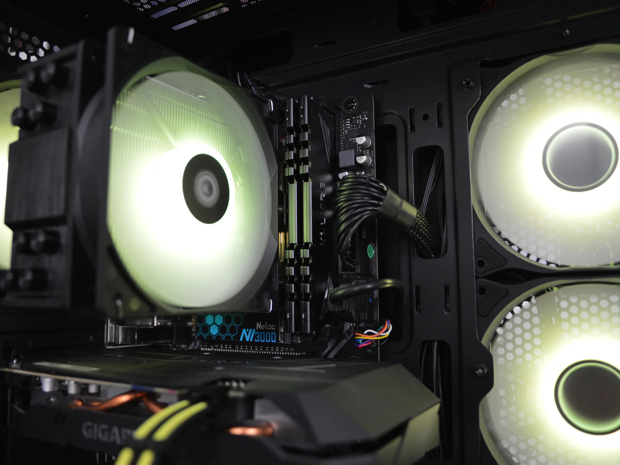 🐝🐝| RTX 2060 6GB | RYZEN 5 2600 | 16GB DDR4 RAM | 1TB NVME SSD | Bee Sting 4.0 |