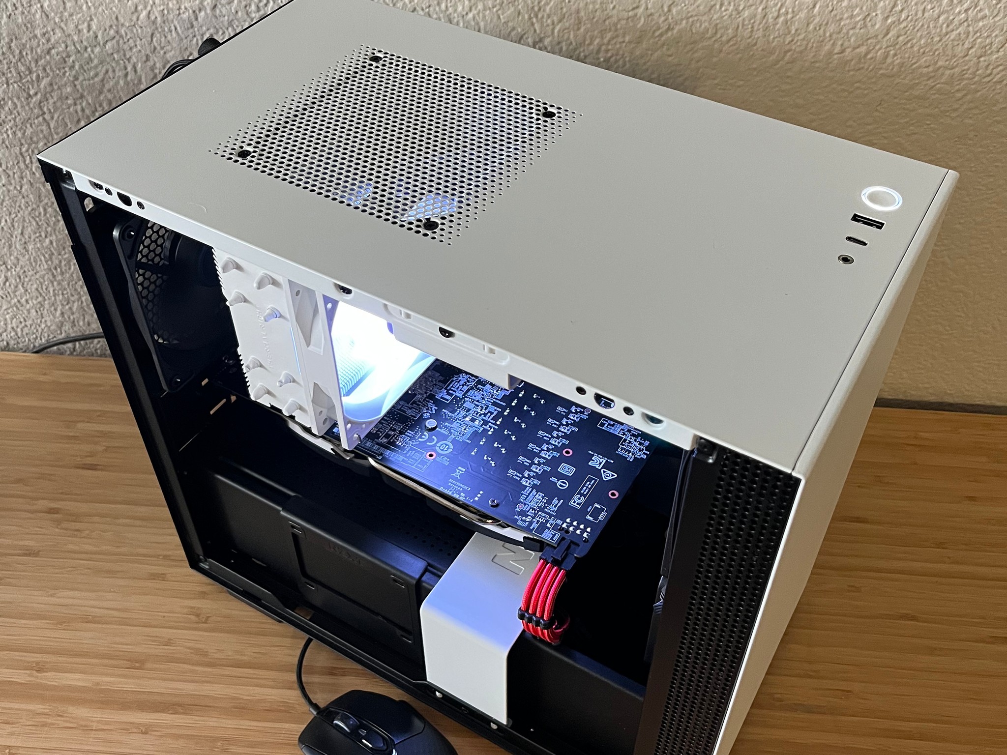 White-Out V1 Budget ITX PC - RX 580/Ryzen 7 2700