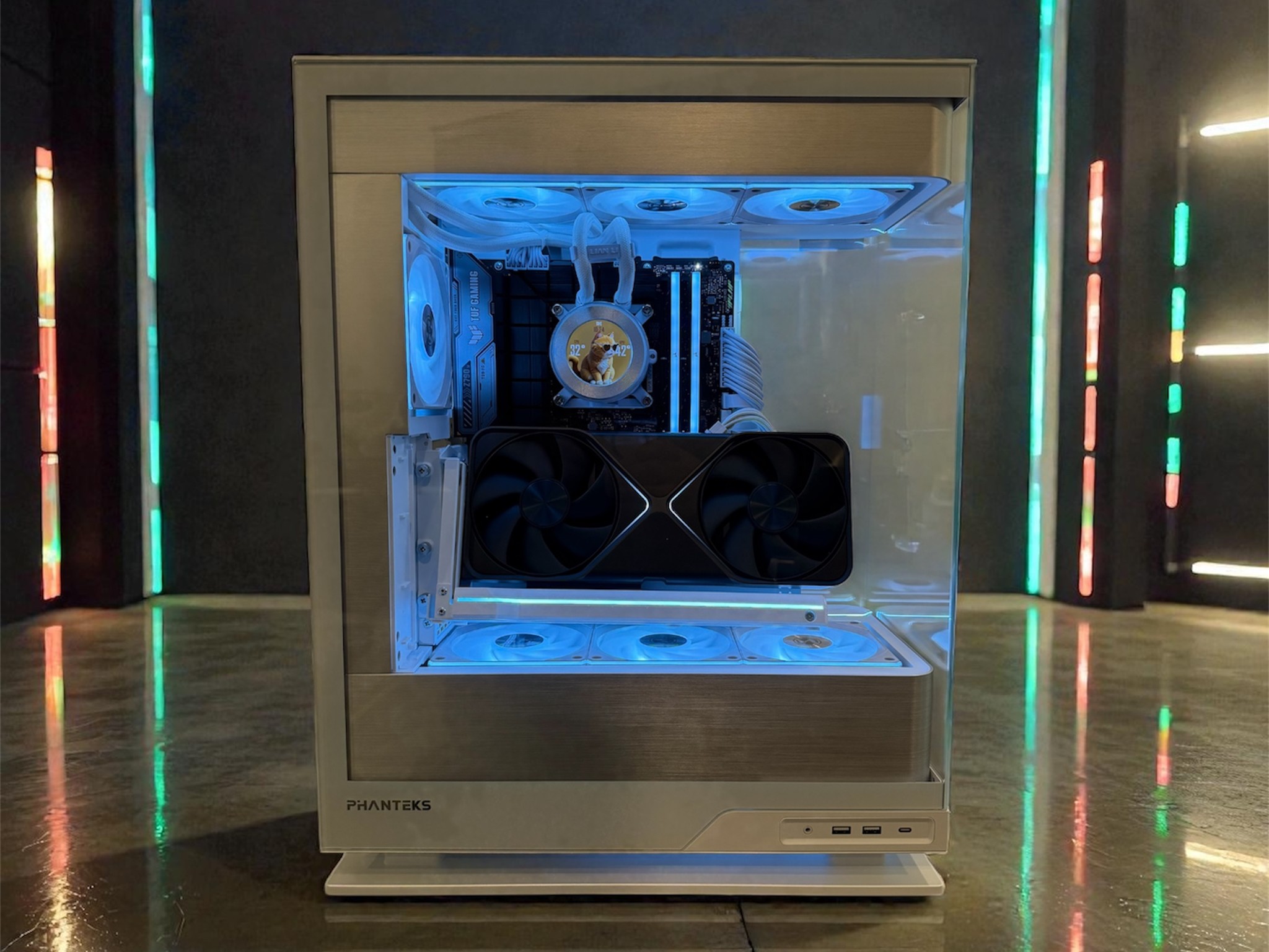 WHITE DEMON 😈 — RTX 5090 / i7-14700K — BUILT TO HUMILIATE ANY GAME 🧊