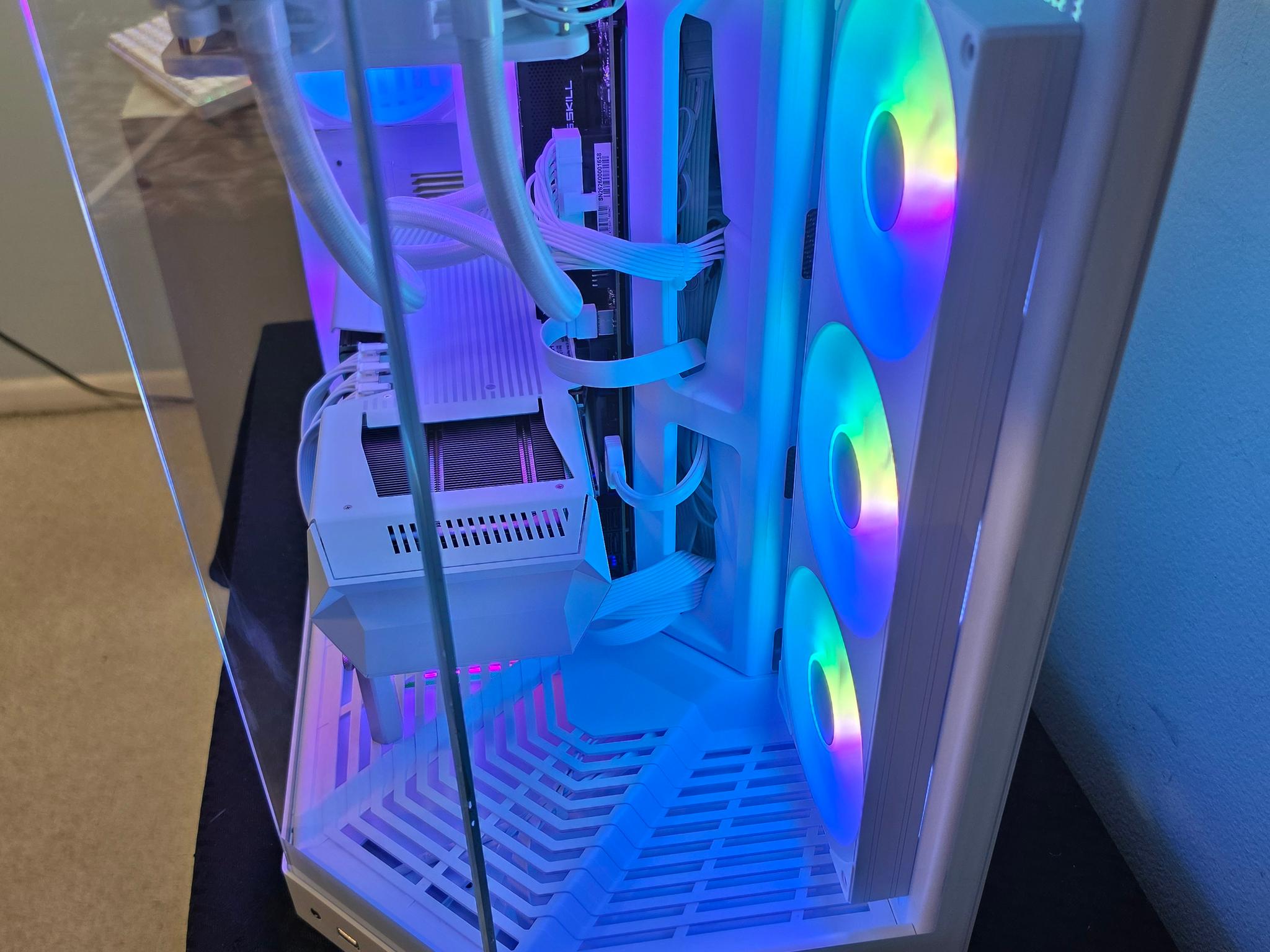 RX 9070 XT-Intel Core Ultra 7 270k Plus-32 GB DDR5 6000-1 TB NVME Premium Gaming PC