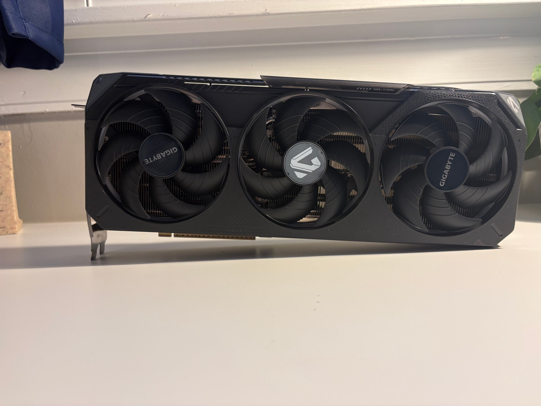 GIGABYTE GeForce RTX 5070 GAMING OC 12G