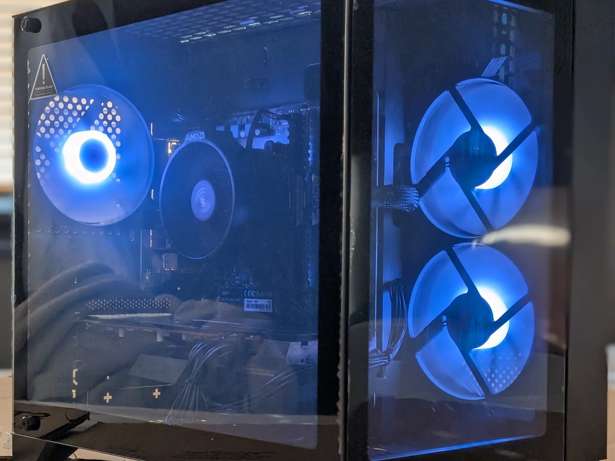 RX 5700 XT, Ryzen 3600, 16 GB DDR4, 1 TB NVME, WiFi/BT- Cube Gaming PC